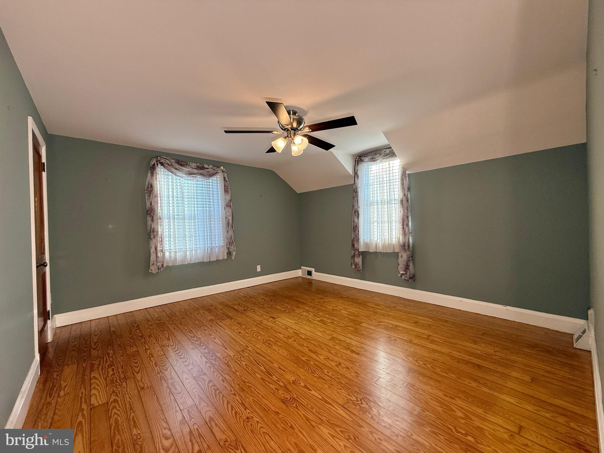 MEDFIELD - Residential