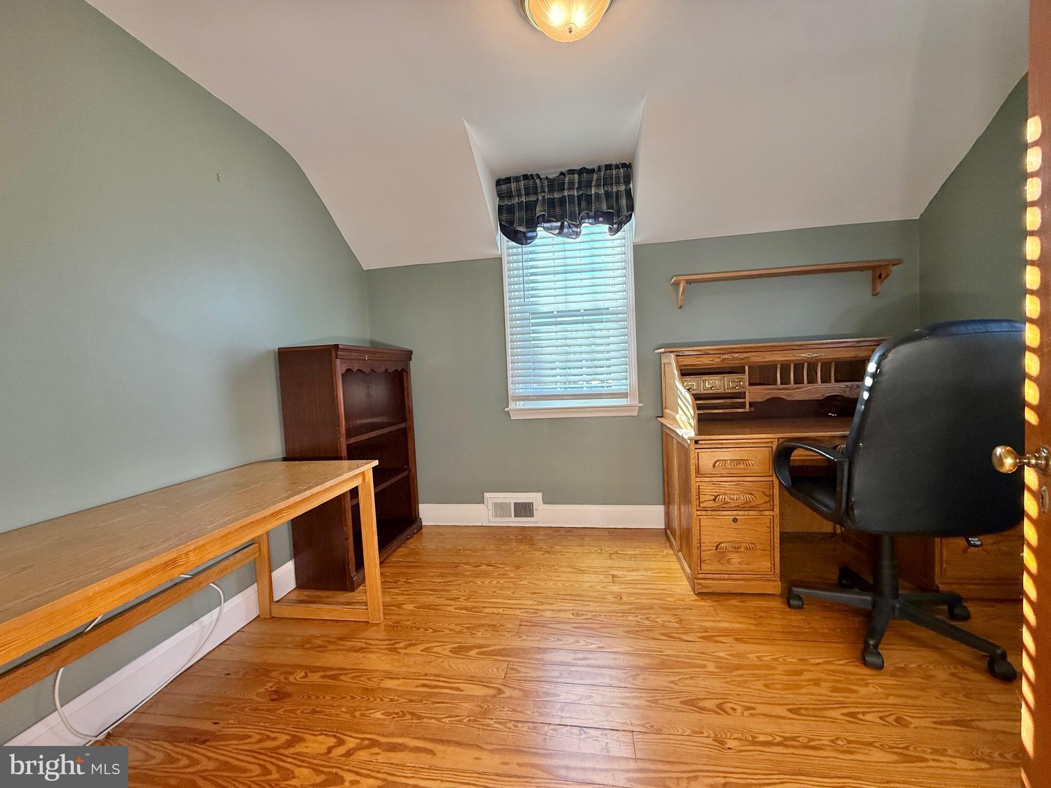 MEDFIELD - Residential