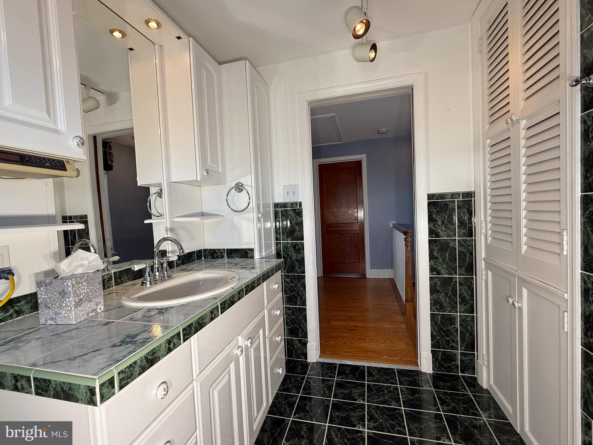 MEDFIELD - Residential