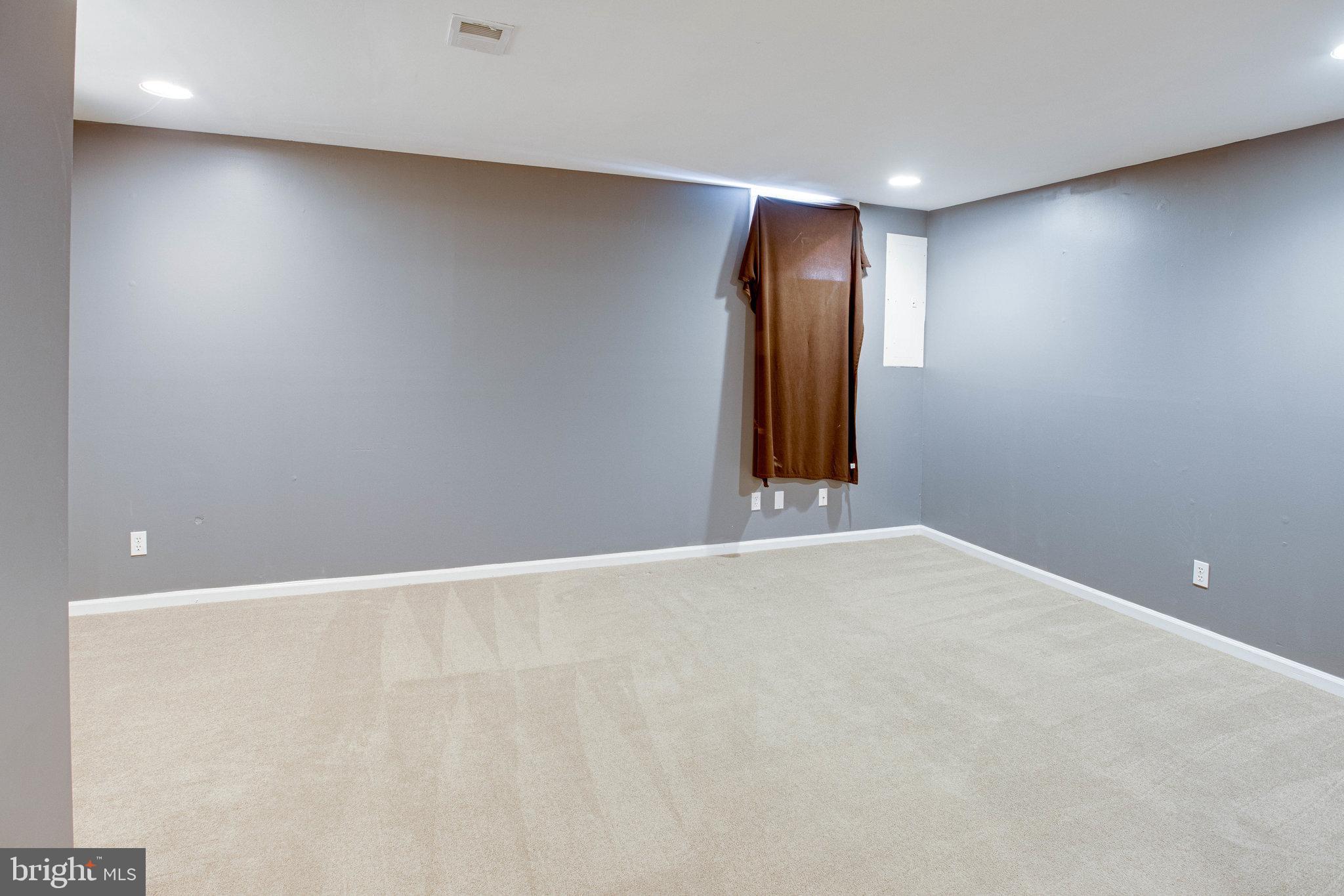 TOWNS OF FOREST HILLS - Residential Lease