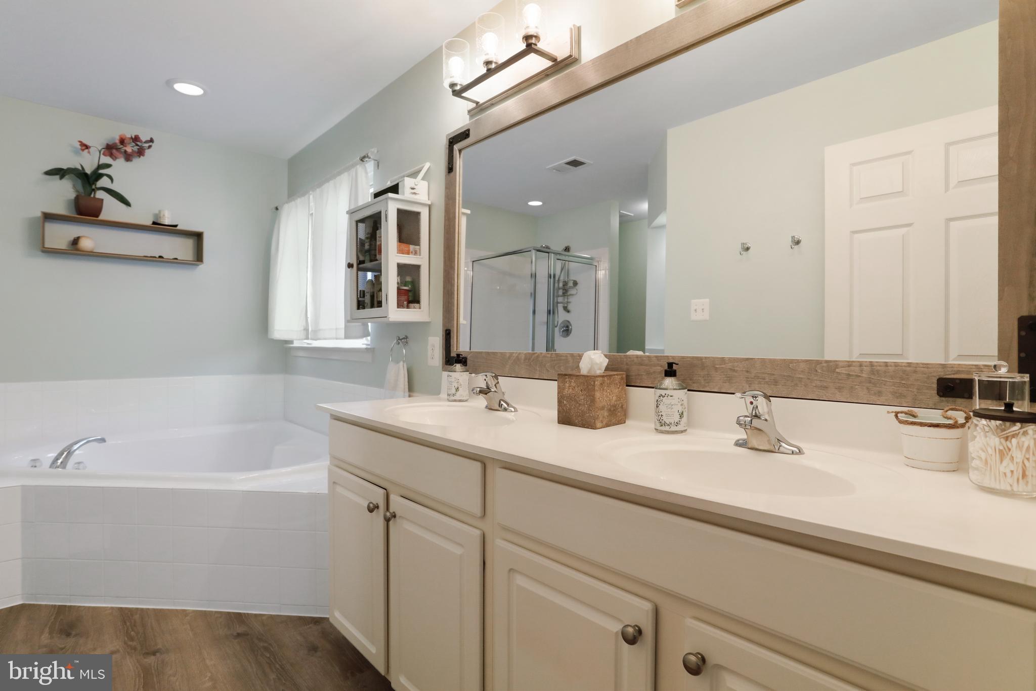 LAKELAND PLACE - Residential