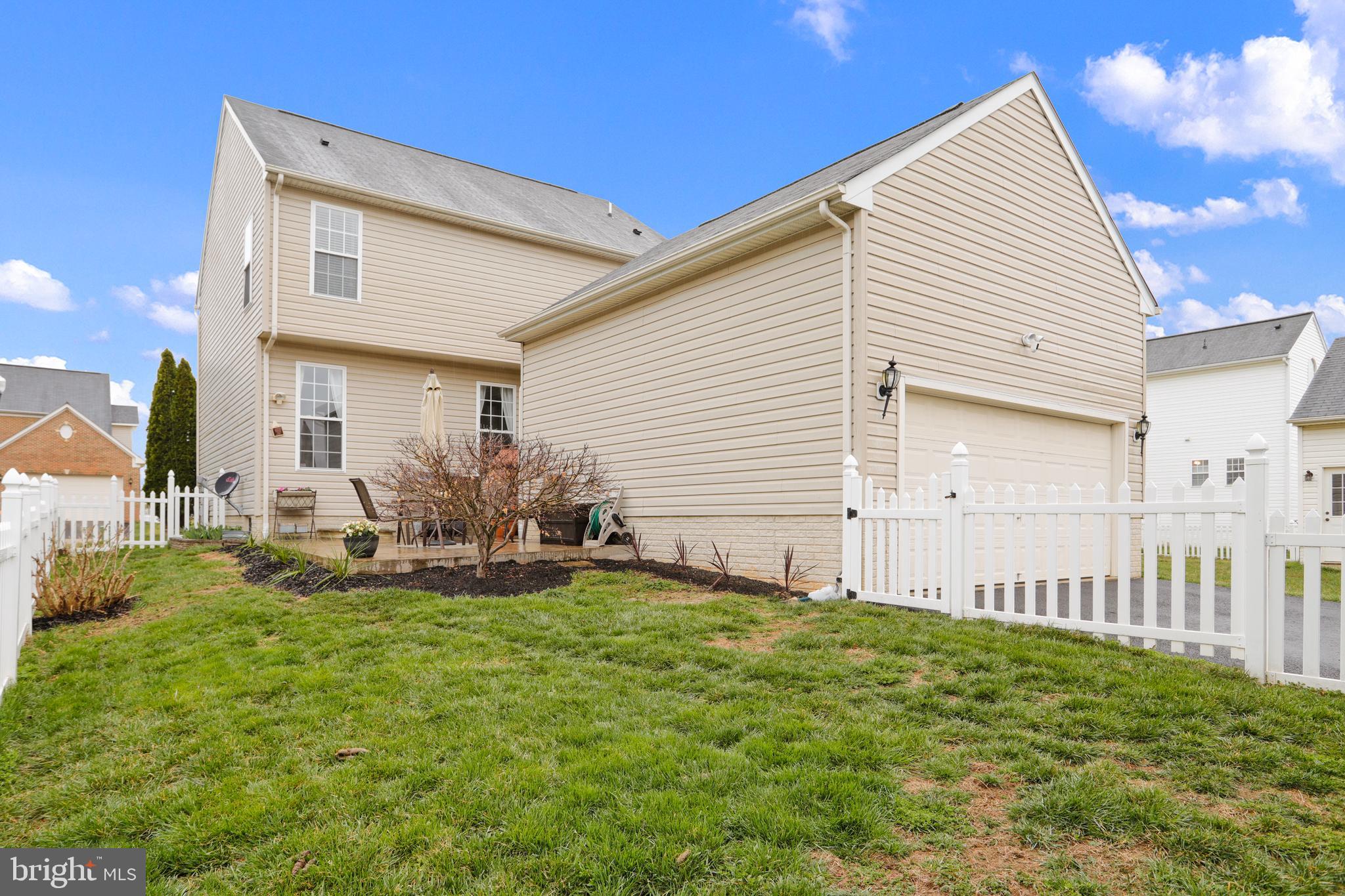 LAKELAND PLACE - Residential