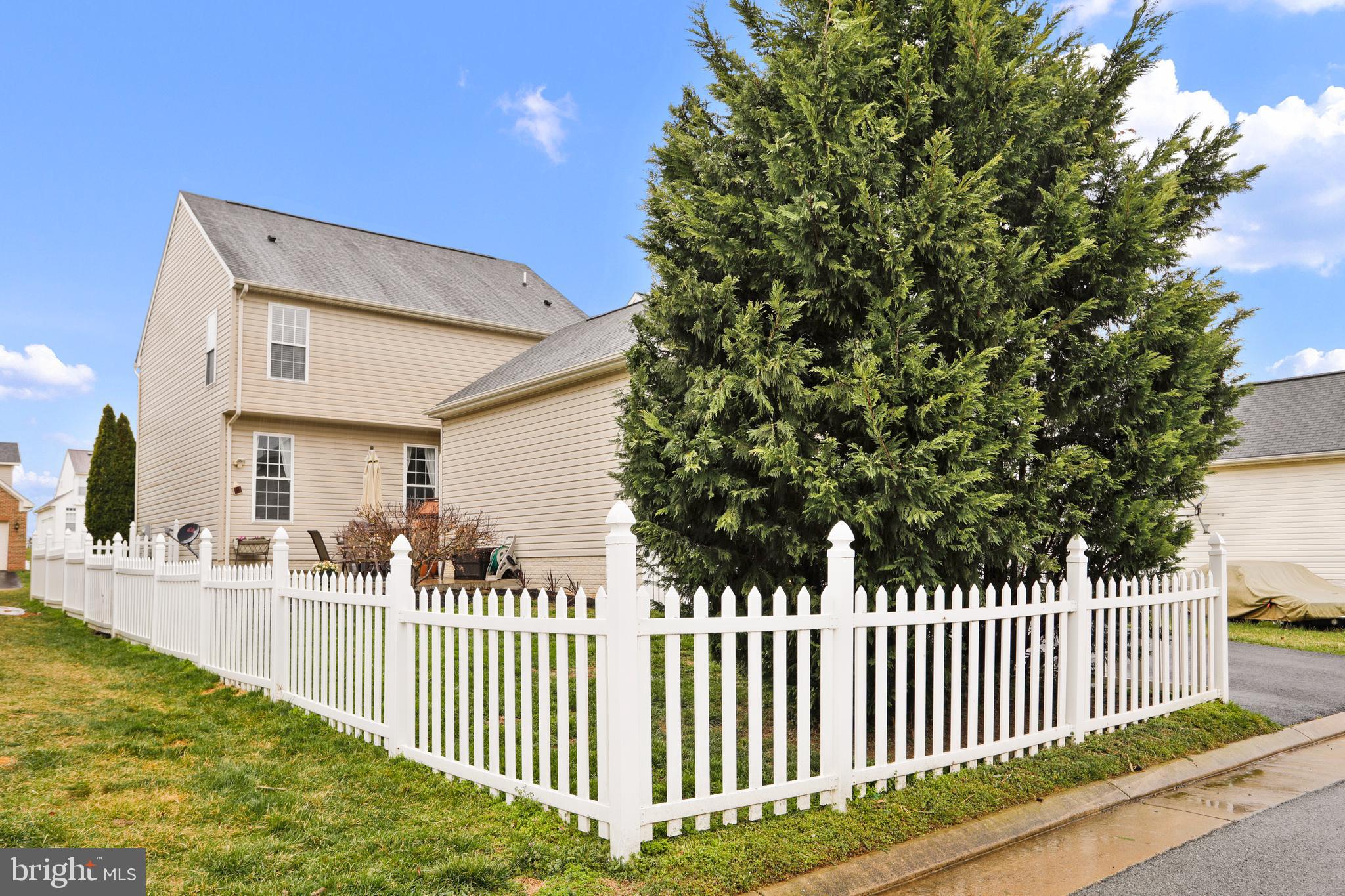 LAKELAND PLACE - Residential