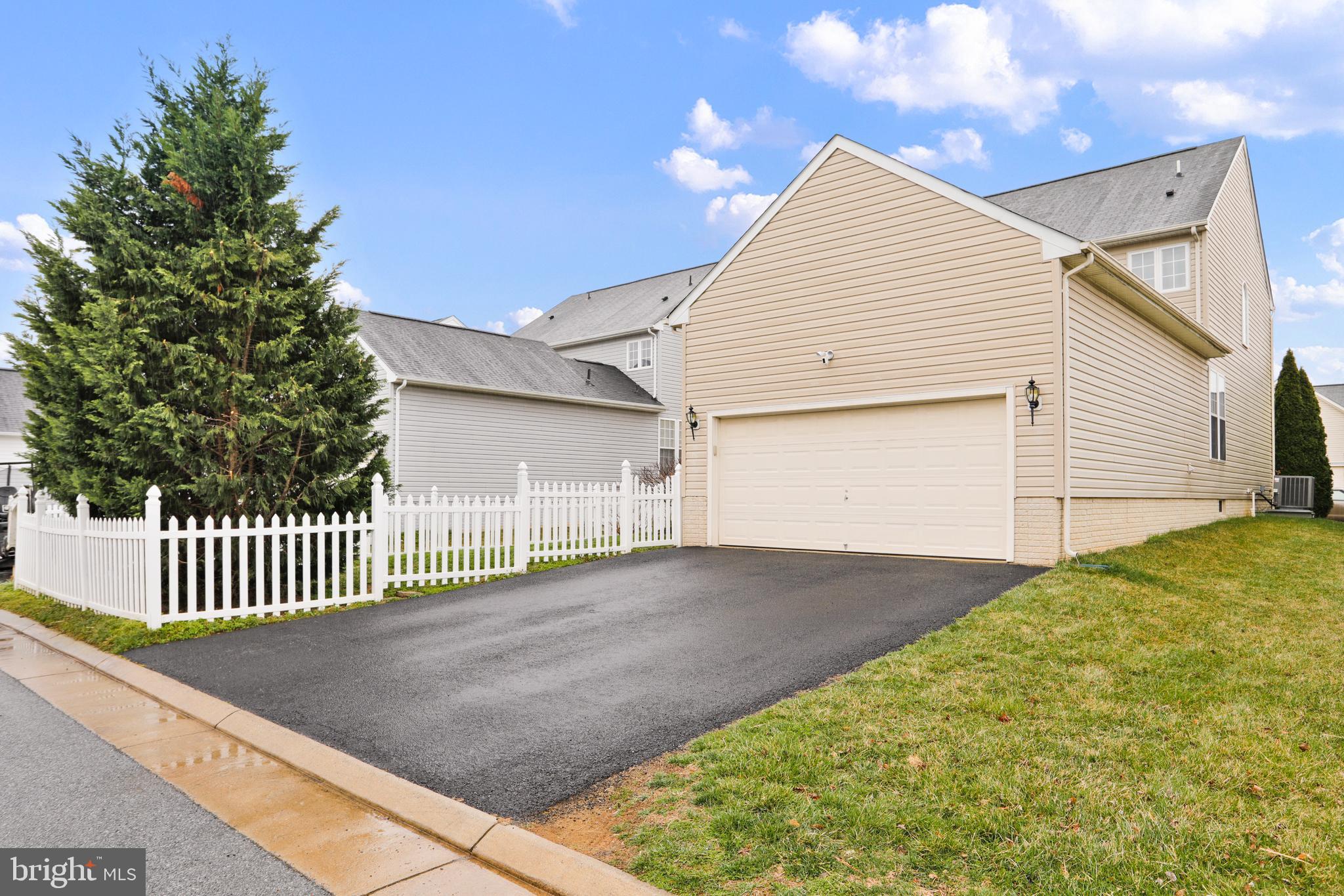 LAKELAND PLACE - Residential