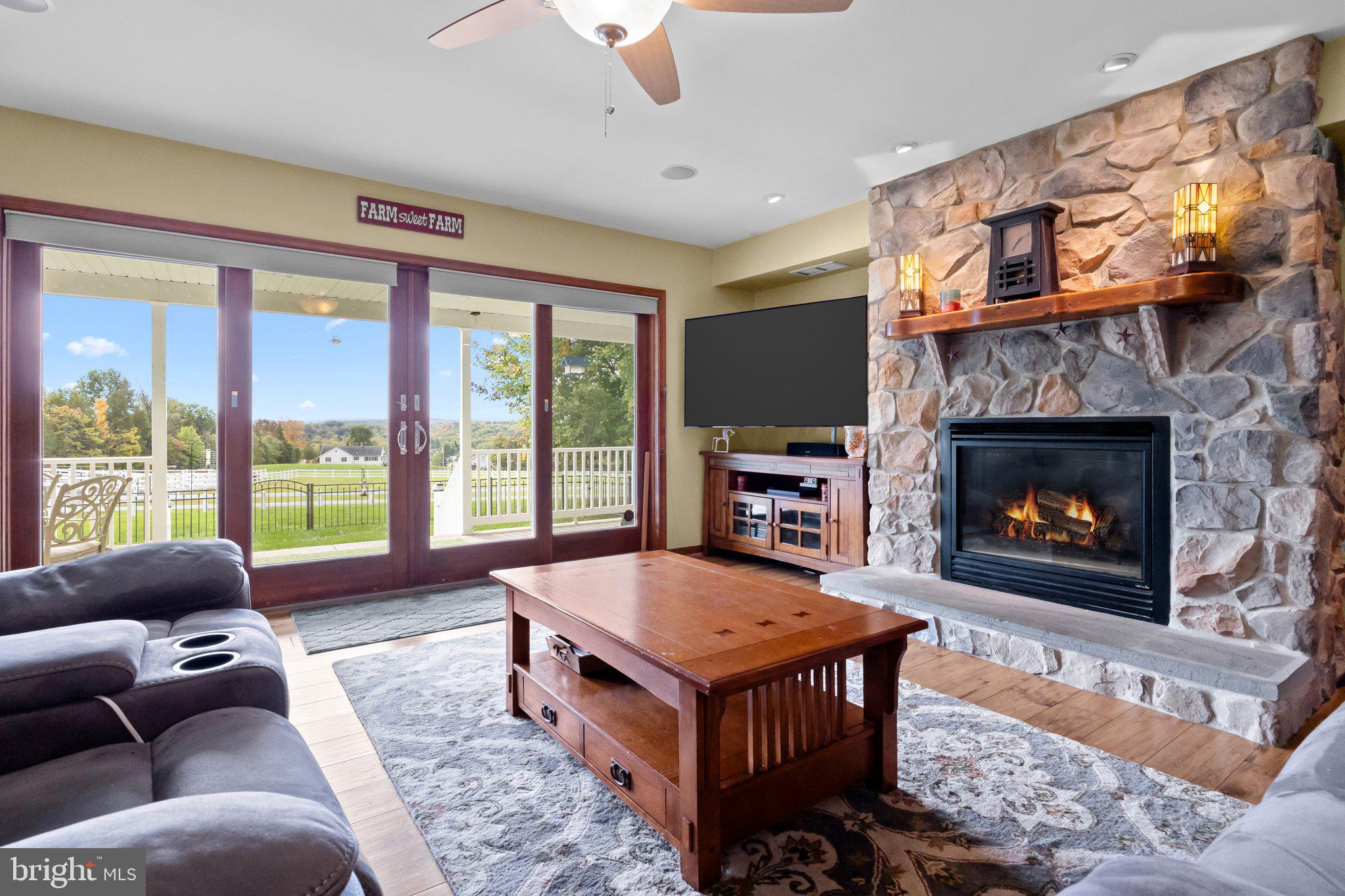 PENNSBURG - Residential