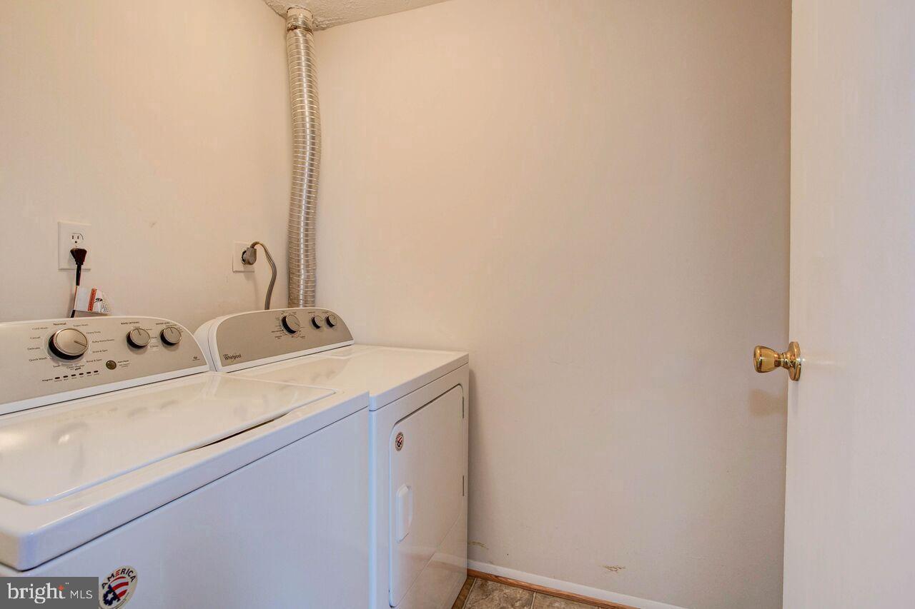 KNOLLS AT NORTH LAKE CONDOMINIUM - Residential