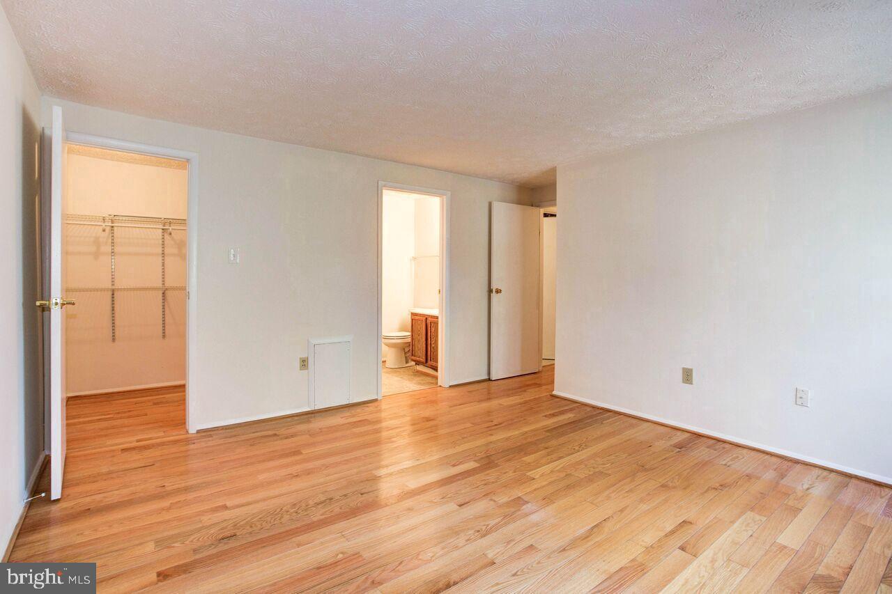 KNOLLS AT NORTH LAKE CONDOMINIUM - Residential