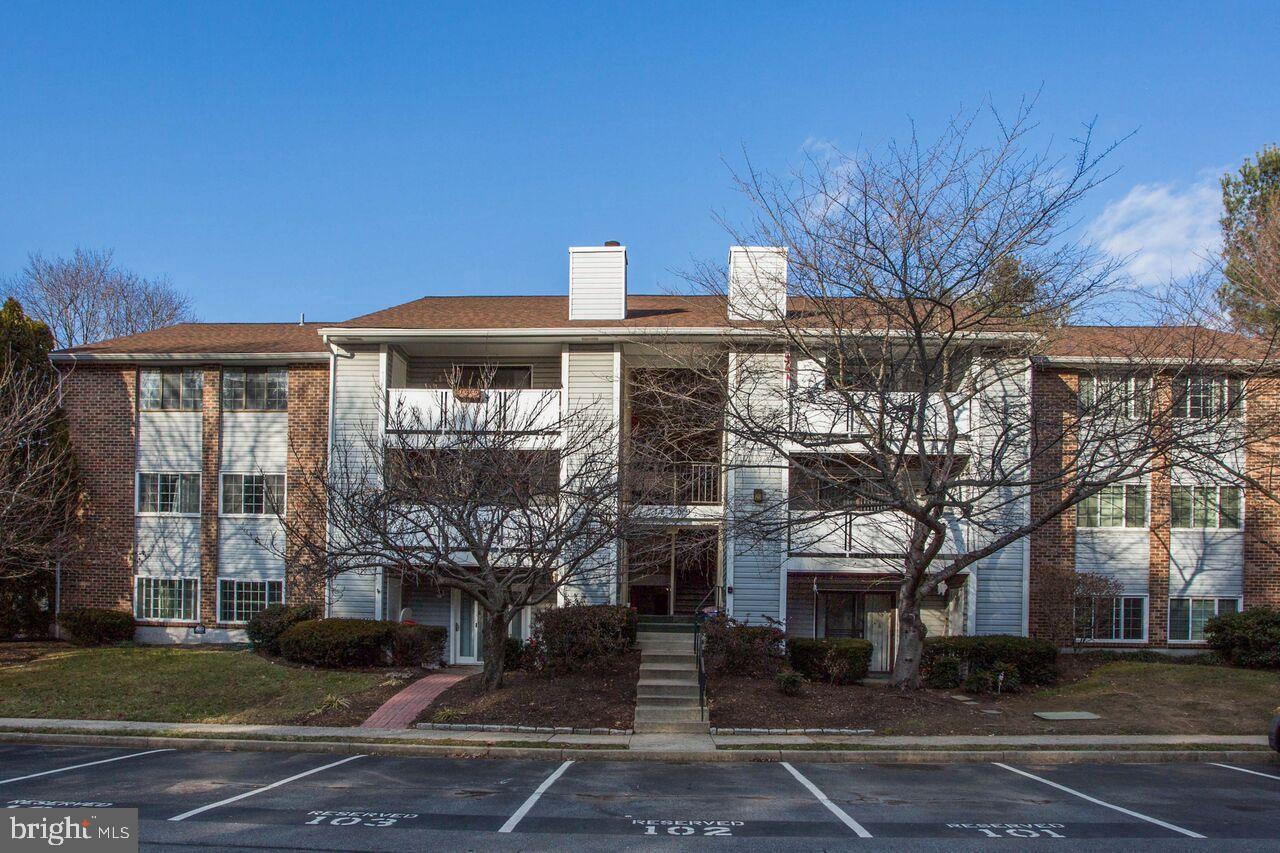 KNOLLS AT NORTH LAKE CONDOMINIUM - Residential