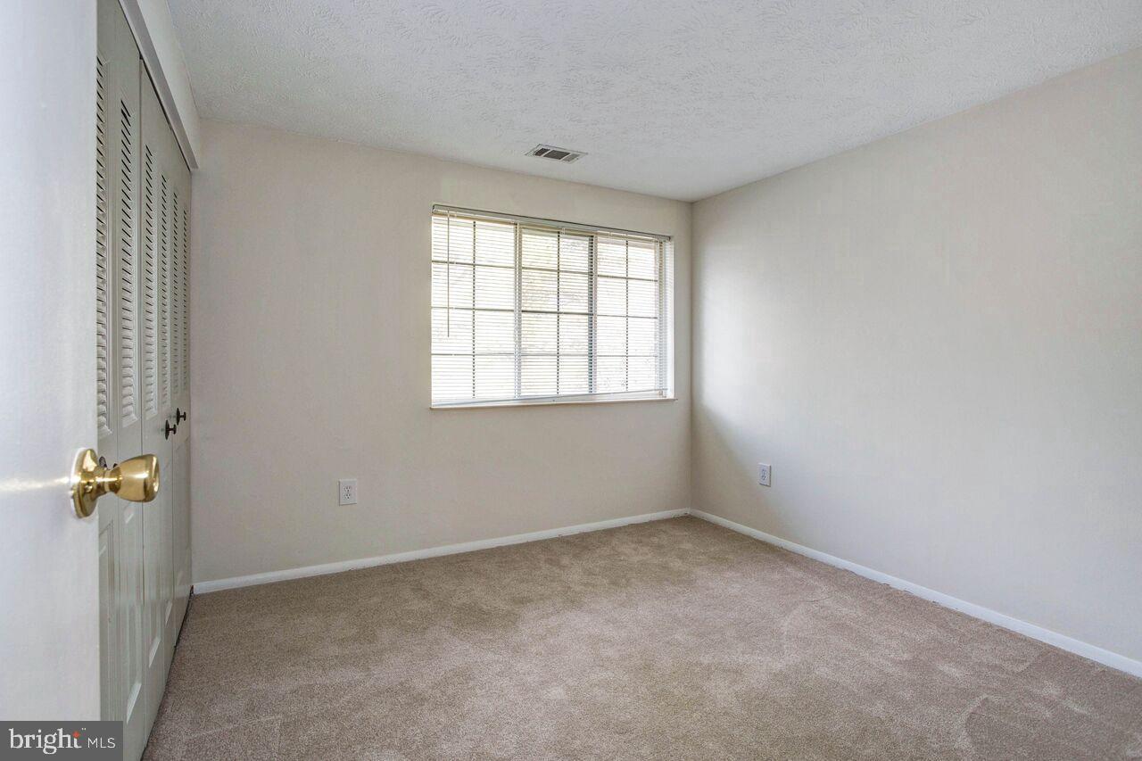 KNOLLS AT NORTH LAKE CONDOMINIUM - Residential