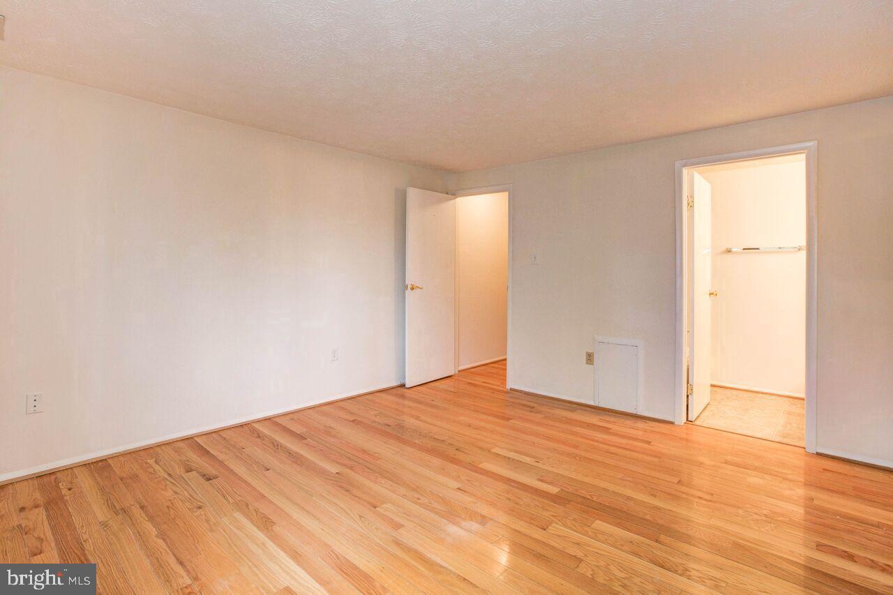 KNOLLS AT NORTH LAKE CONDOMINIUM - Residential