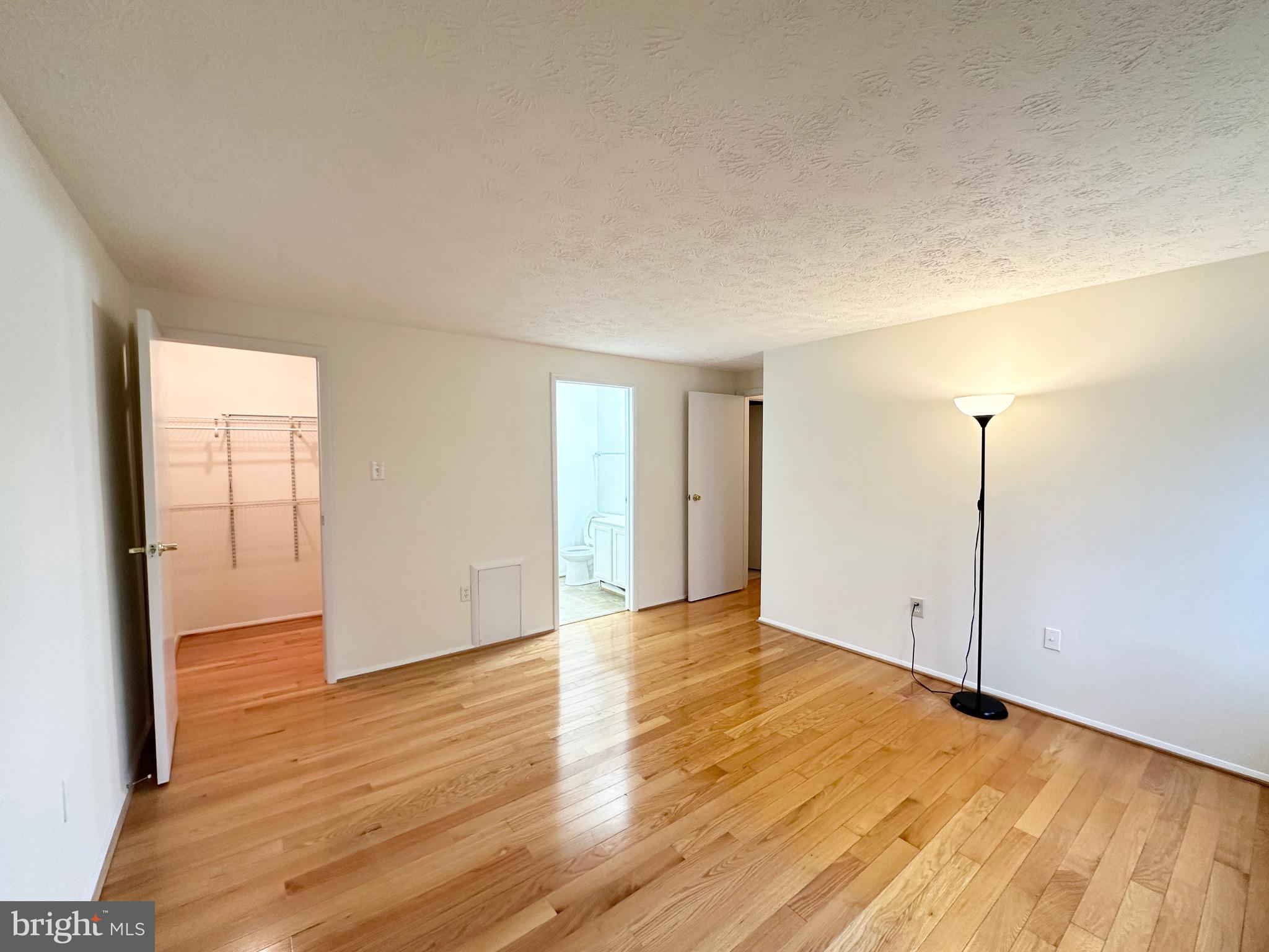 KNOLLS AT NORTH LAKE CONDOMINIUM - Residential