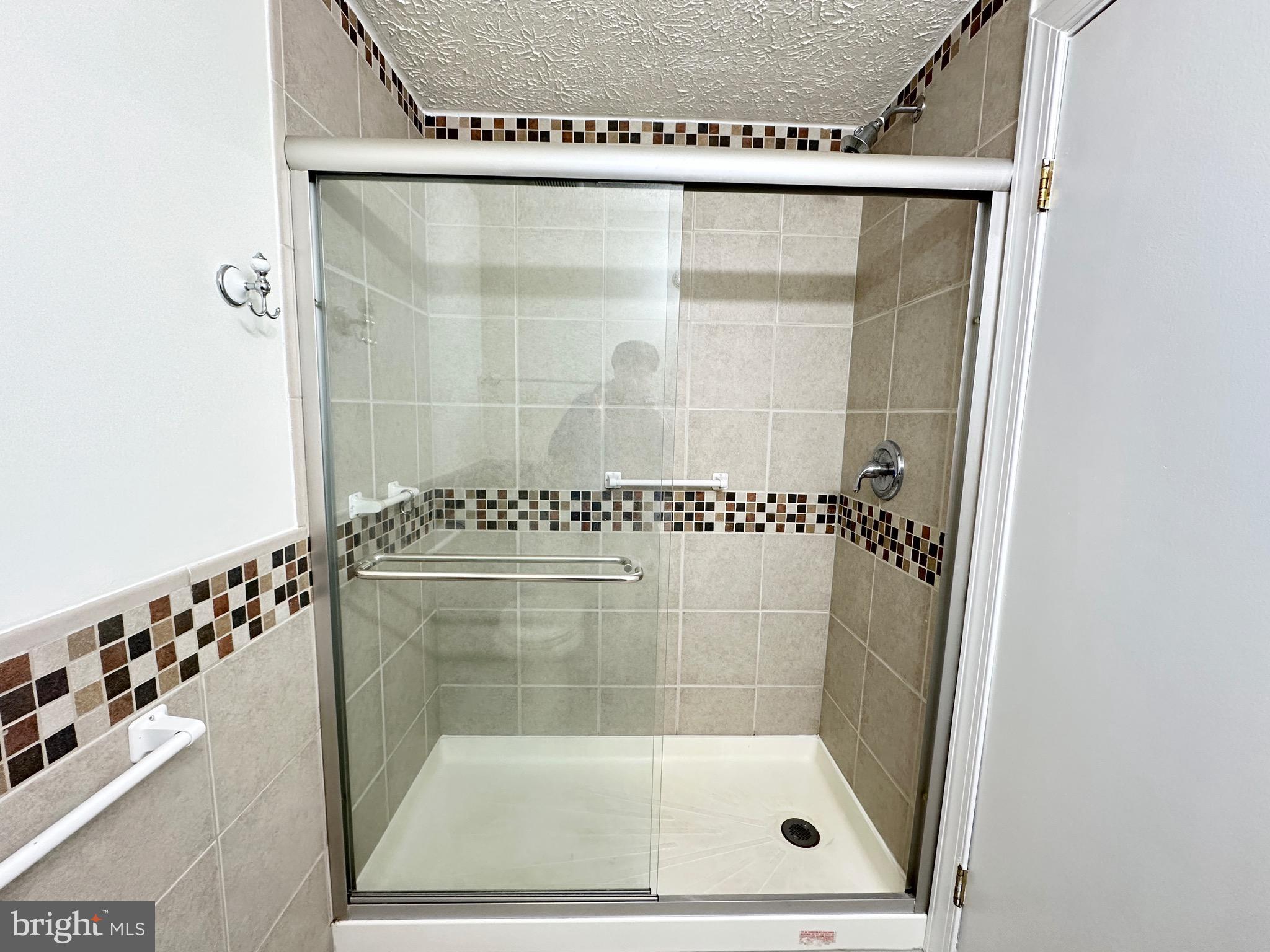 KNOLLS AT NORTH LAKE CONDOMINIUM - Residential