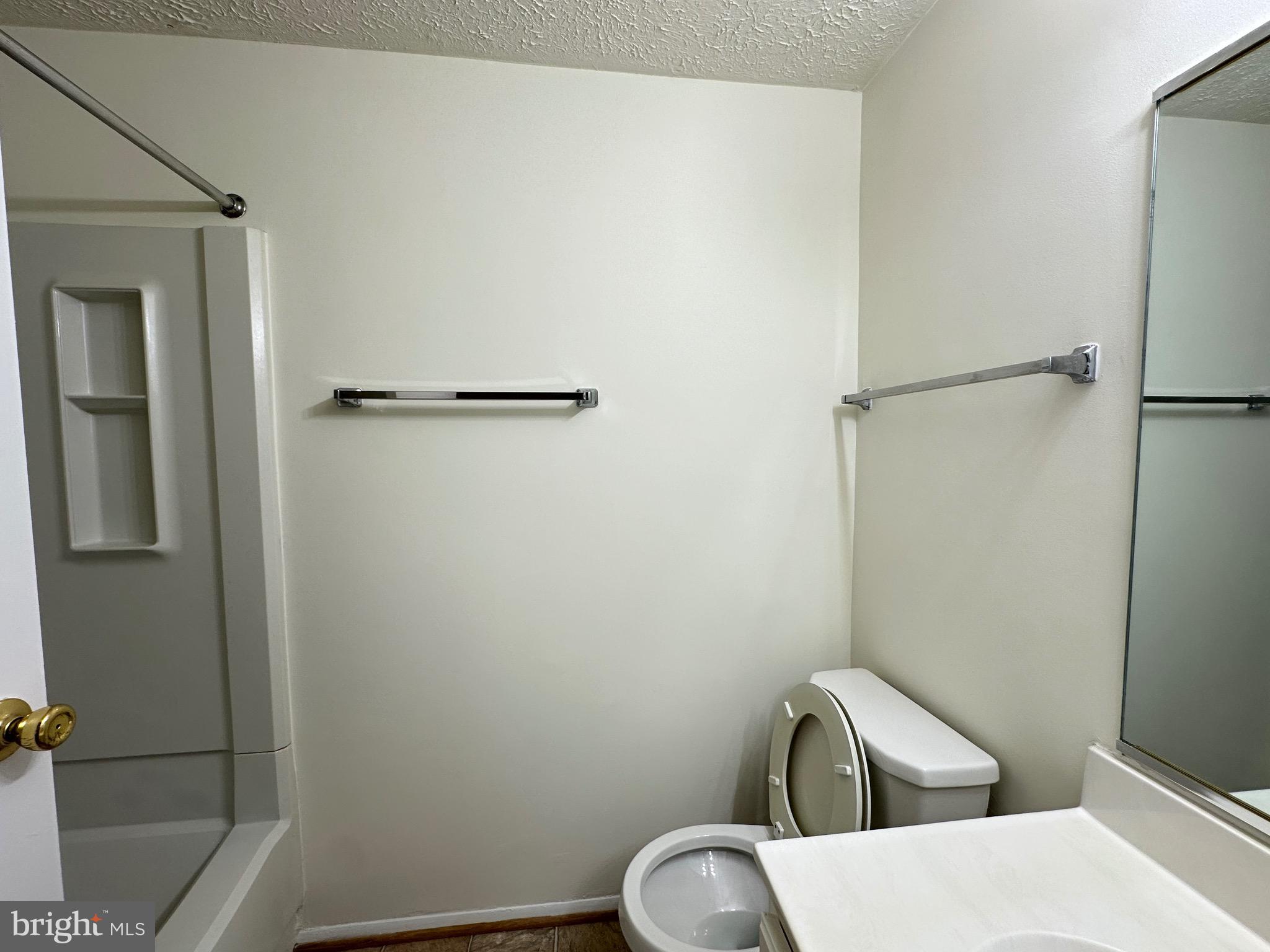 KNOLLS AT NORTH LAKE CONDOMINIUM - Residential