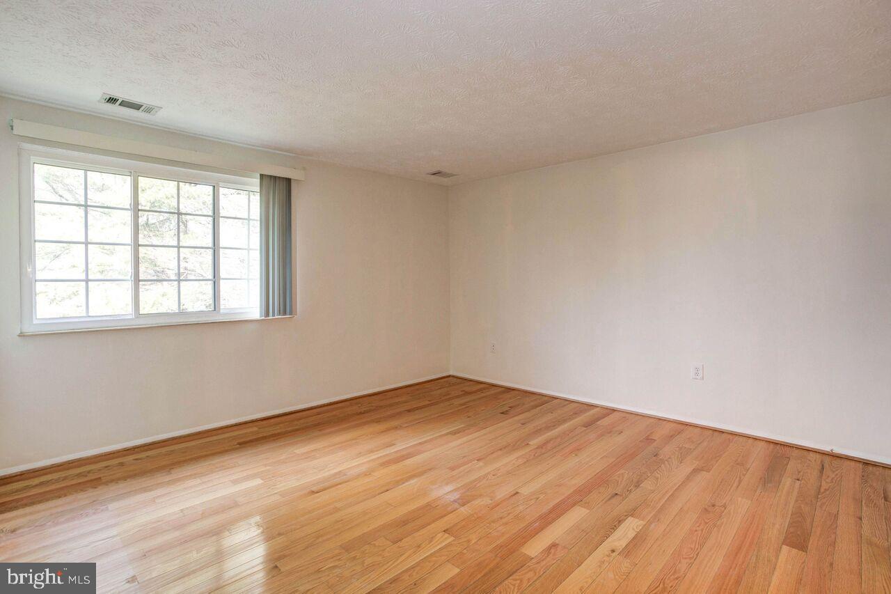 KNOLLS AT NORTH LAKE CONDOMINIUM - Residential