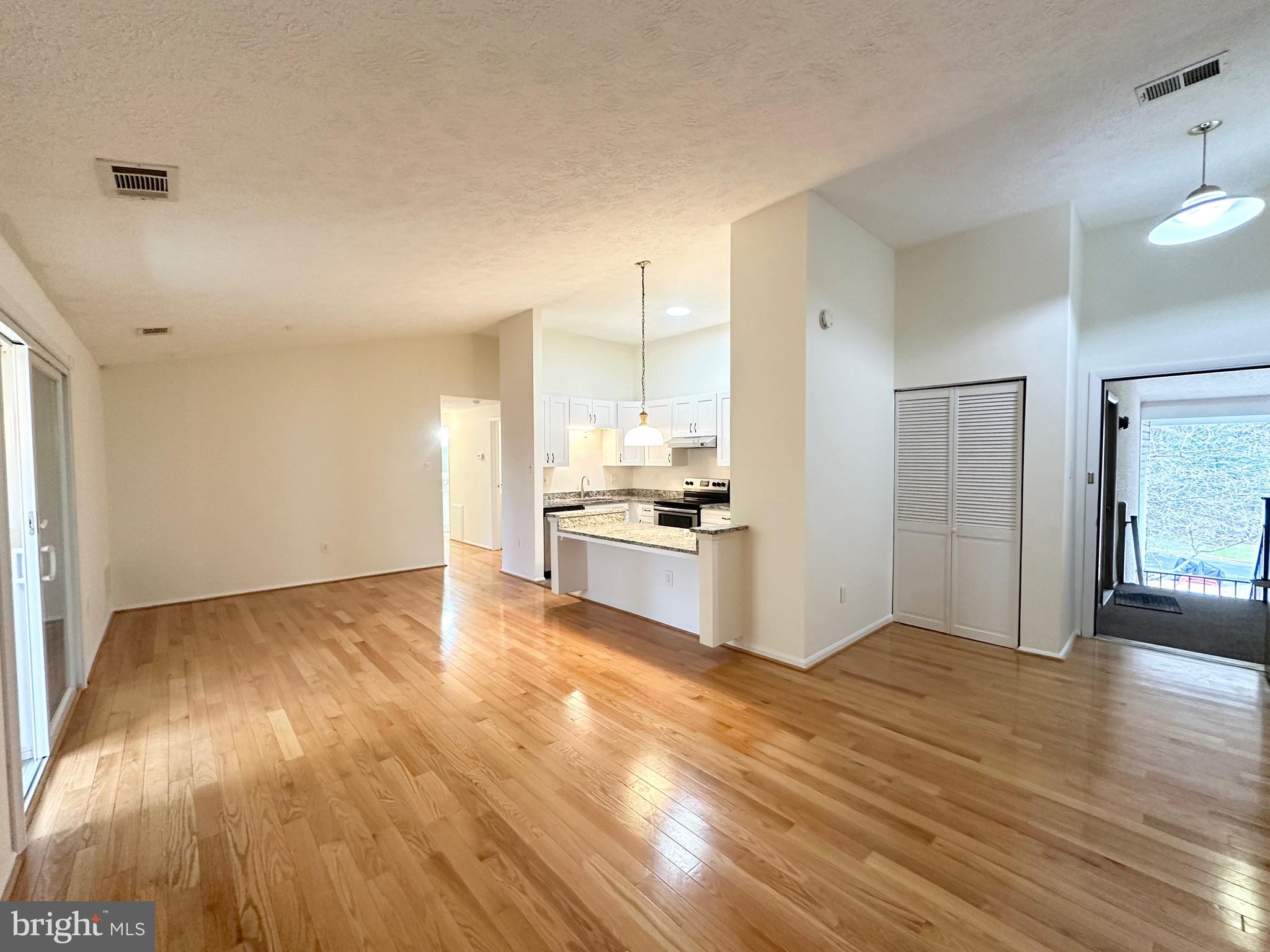 KNOLLS AT NORTH LAKE CONDOMINIUM - Residential