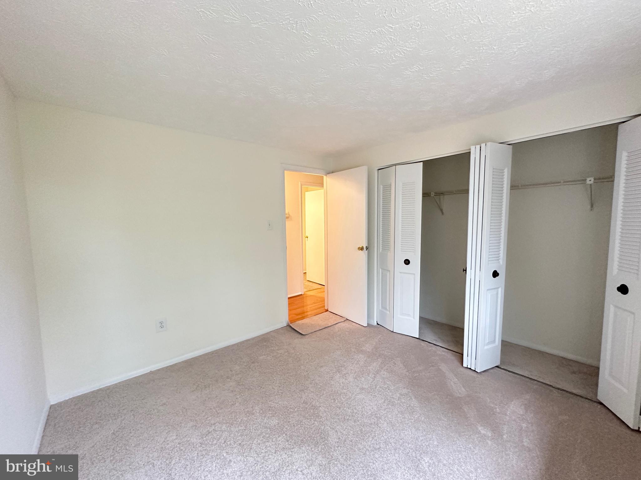 KNOLLS AT NORTH LAKE CONDOMINIUM - Residential