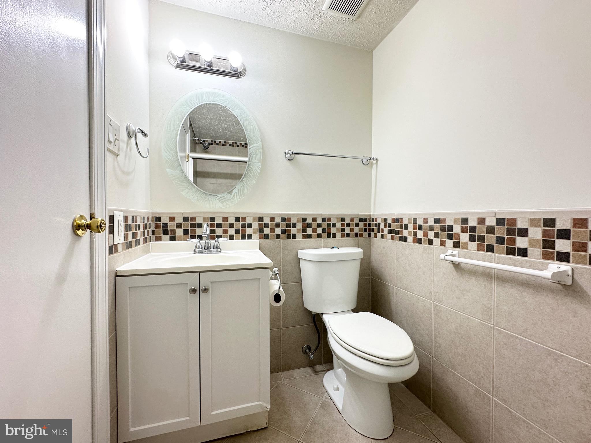 KNOLLS AT NORTH LAKE CONDOMINIUM - Residential