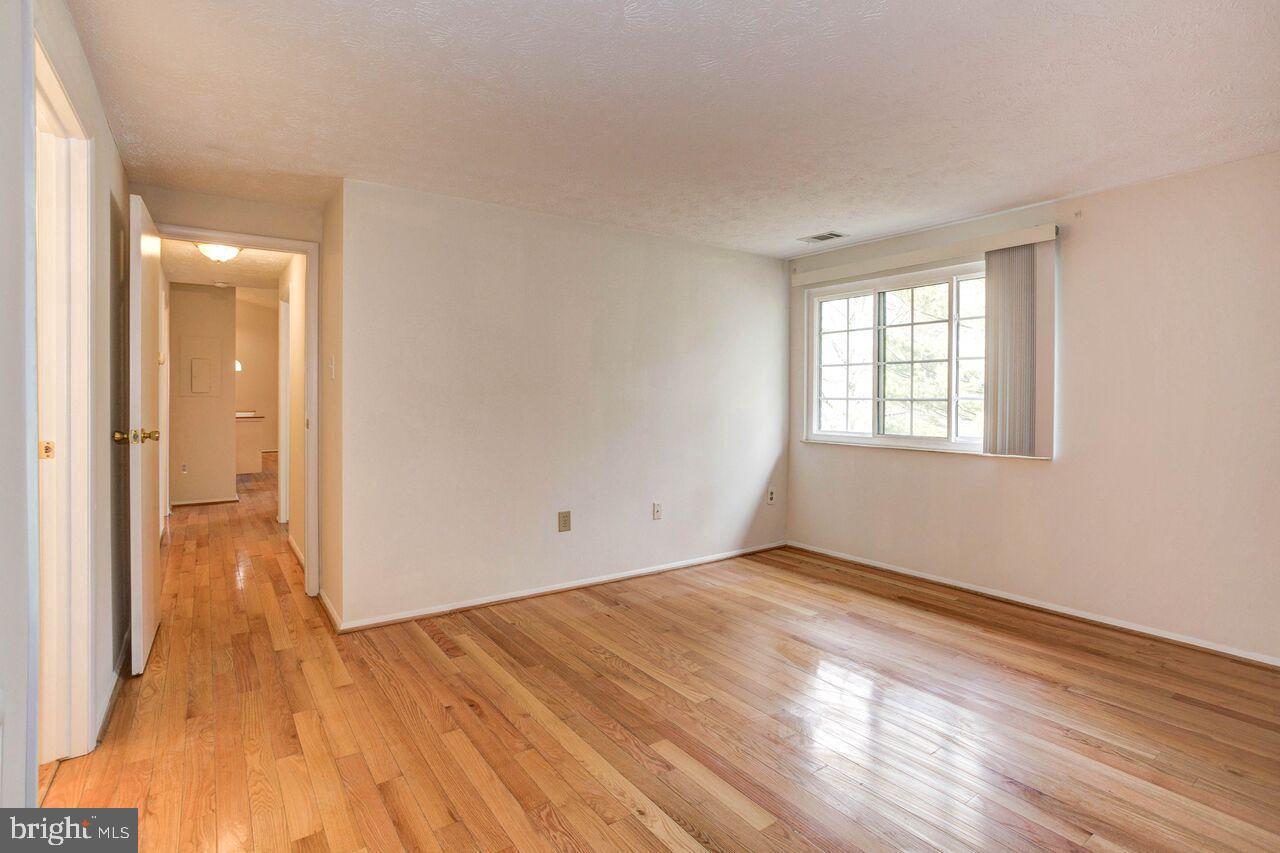 KNOLLS AT NORTH LAKE CONDOMINIUM - Residential