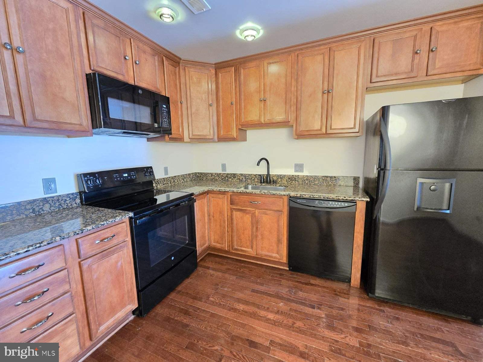 THOMPSON CREEK CONDOS - Residential Lease