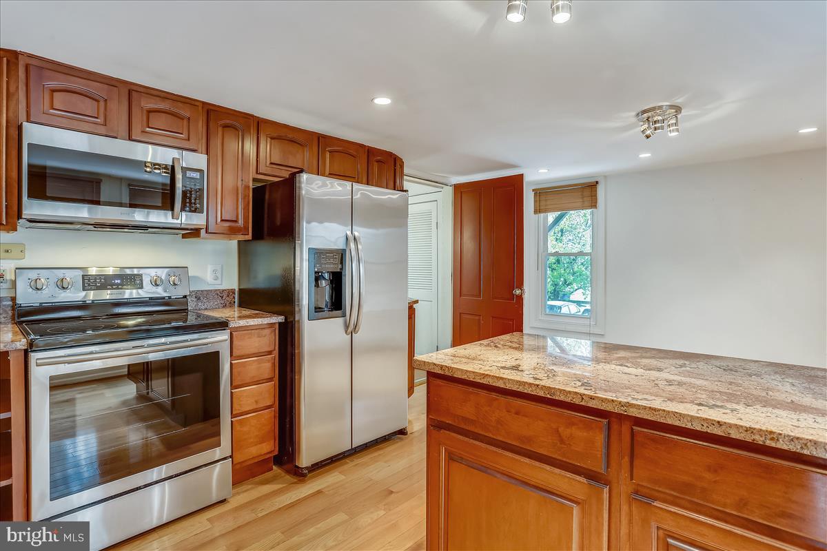 TOWN OF ROUND HILL - Commercial Sale