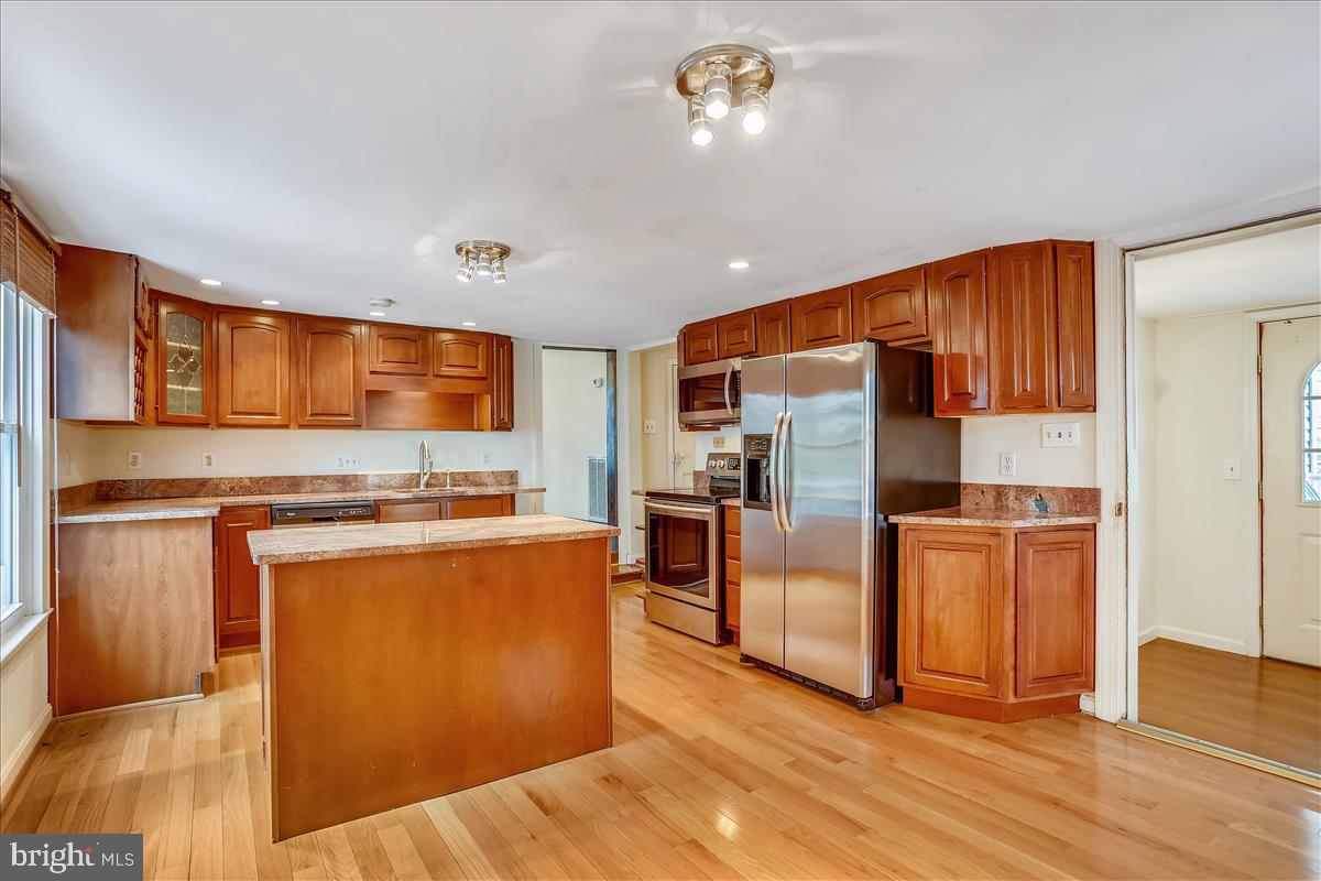 TOWN OF ROUND HILL - Commercial Sale