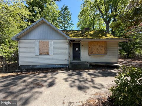 Homes For Sale - 161 Woolston Drive<br/> MORRISVILLE, PA 19067