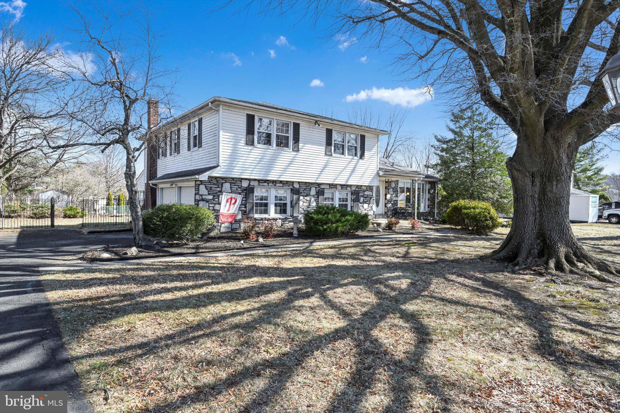 863 FURROW LANE