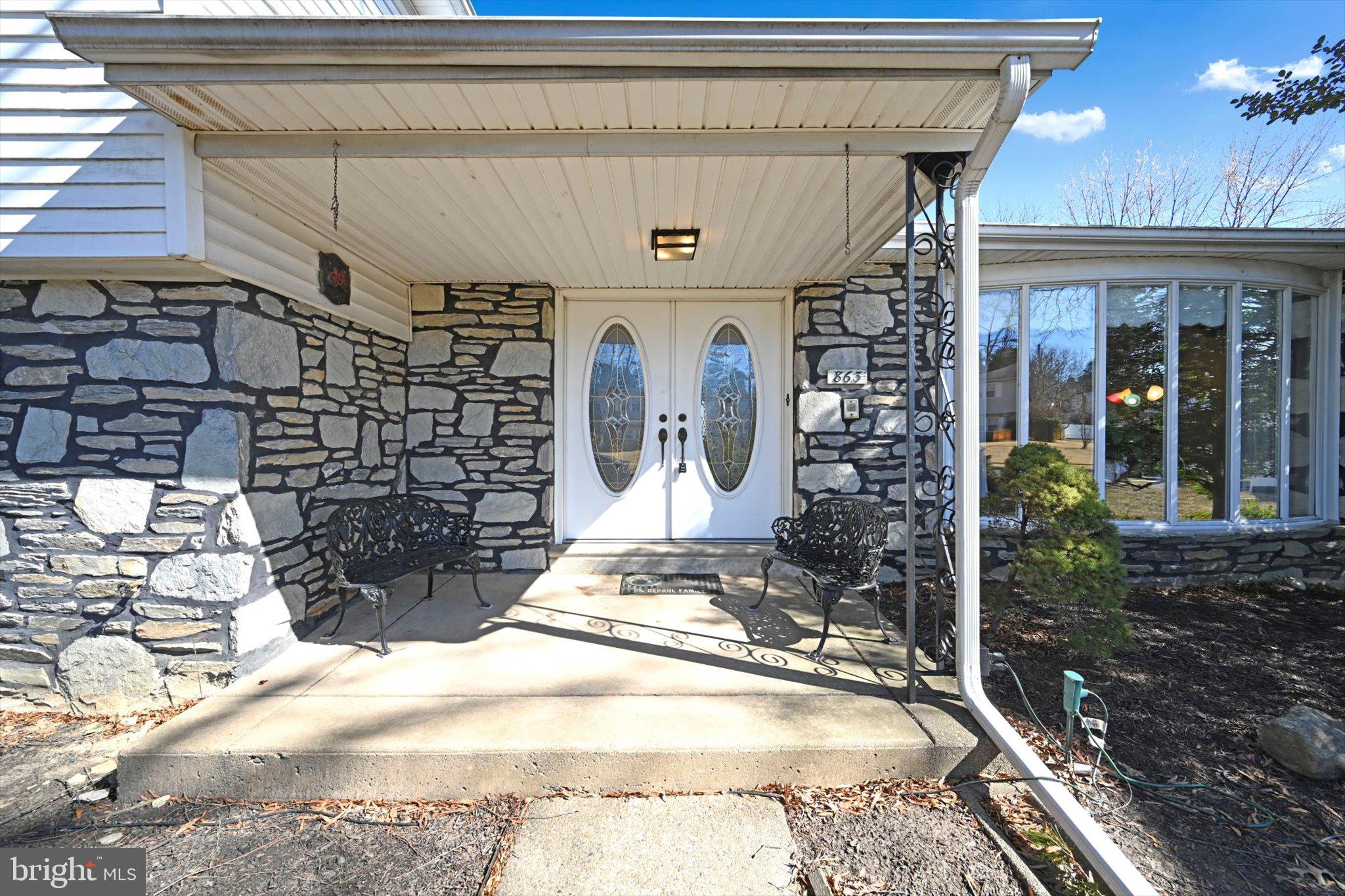 863 FURROW LANE
