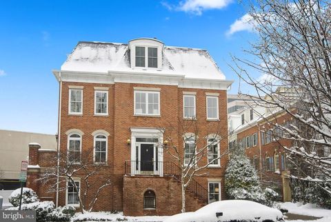 Photo of 5316 43rd Street NW, Washington, DC 20015 (MLS # DCDC2124628)