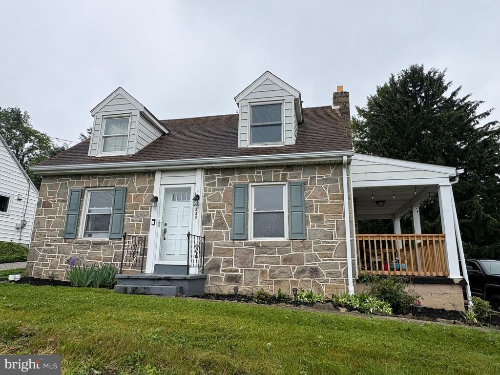 Photo of 338 Woodland View Drive, YORK, PA 17406 (MLS # PAYK2104098)