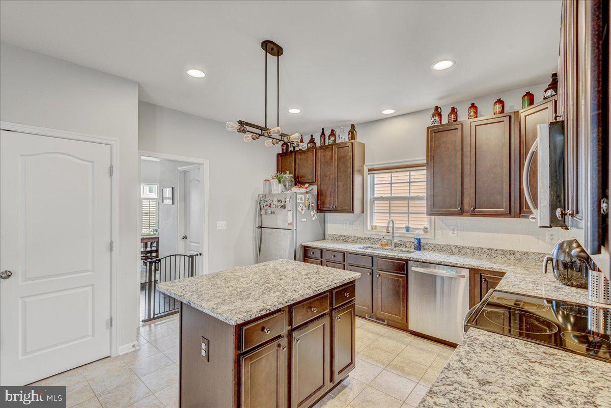 LADYSMITH VILLAGE - Residential