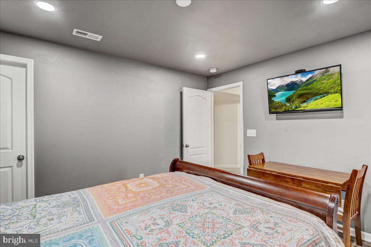 LADYSMITH VILLAGE - Residential