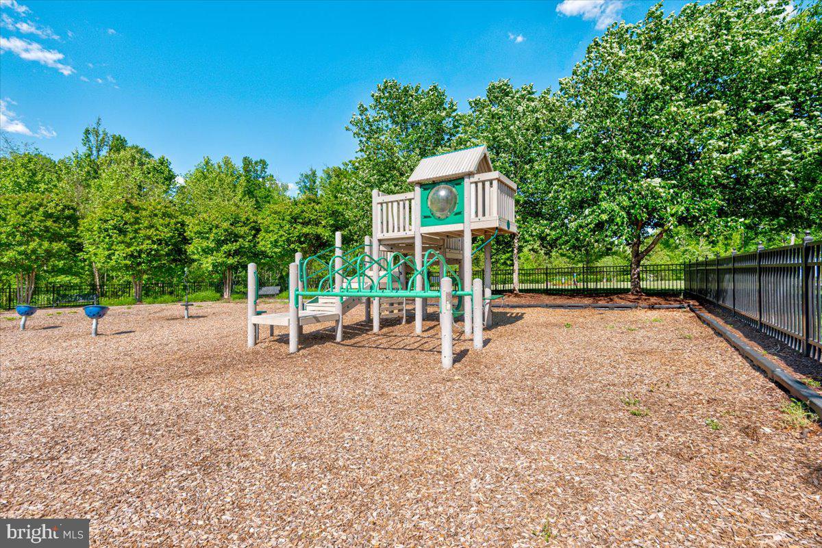 LADYSMITH VILLAGE - Residential