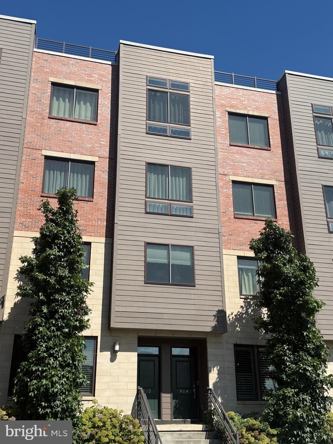 BROWNSTONES AT VF - Residential Lease