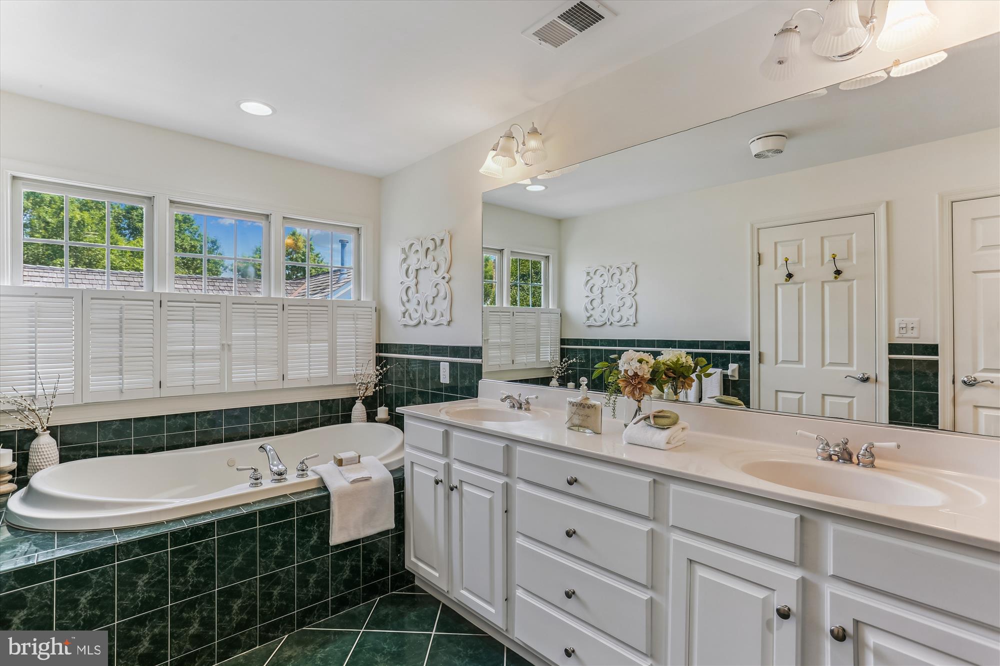 KENTLANDS - Residential