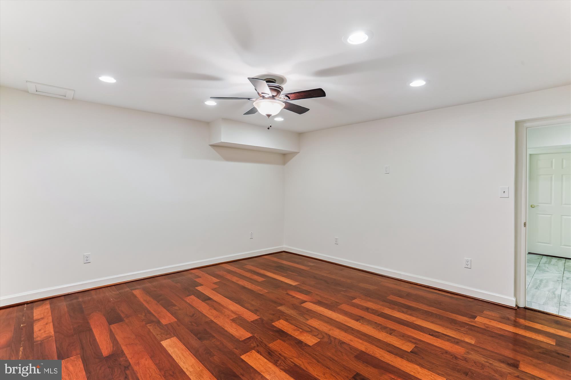 KENTLANDS - Residential