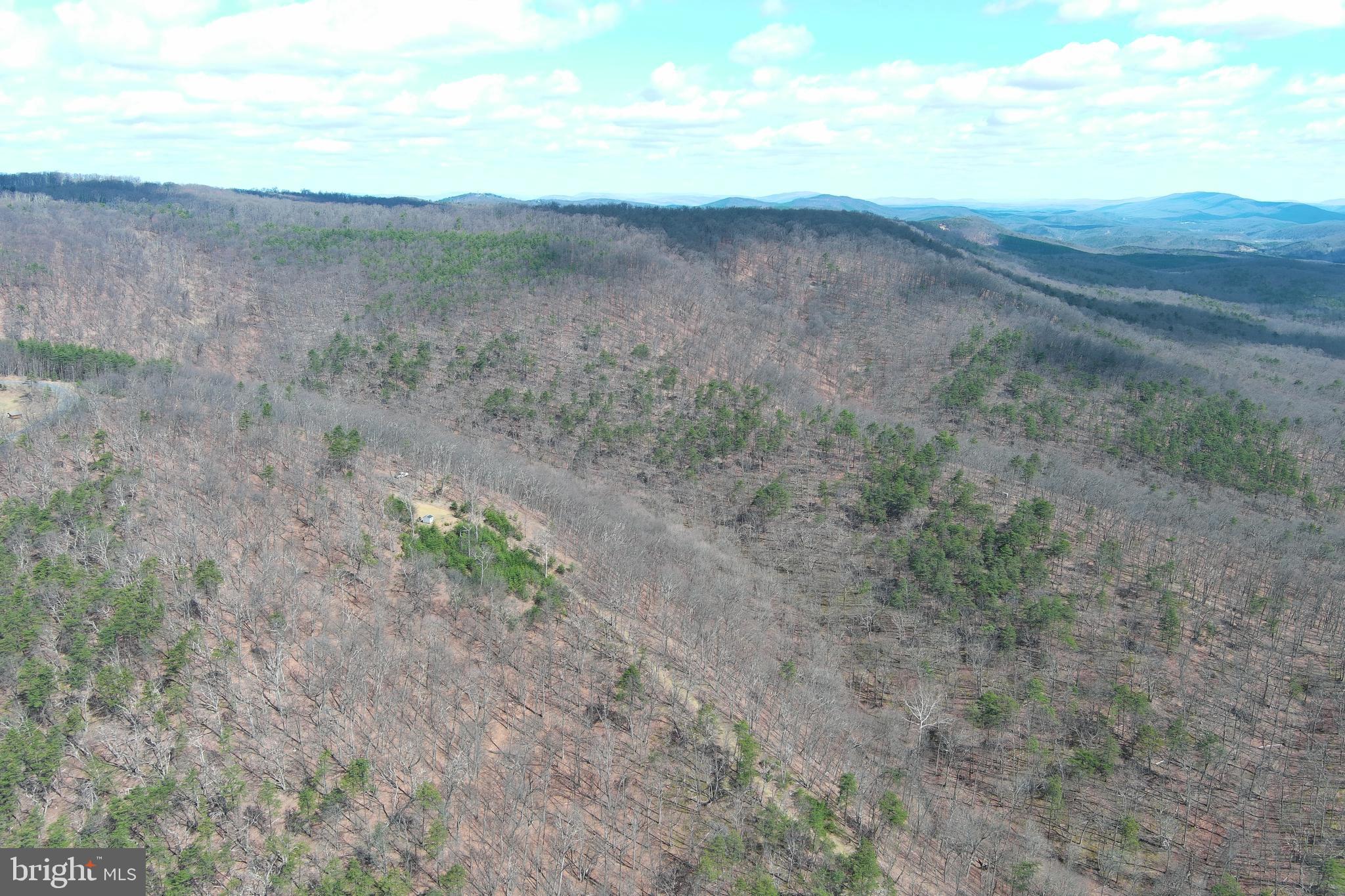 BLUFFS ON THE POTOMAC - Land