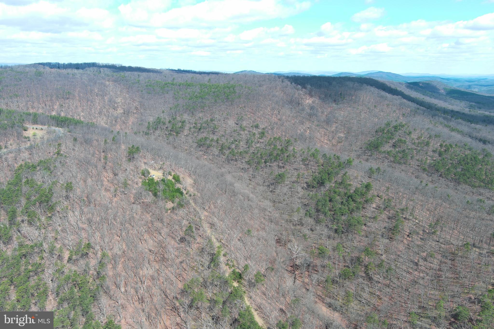 BLUFFS ON THE POTOMAC - Land