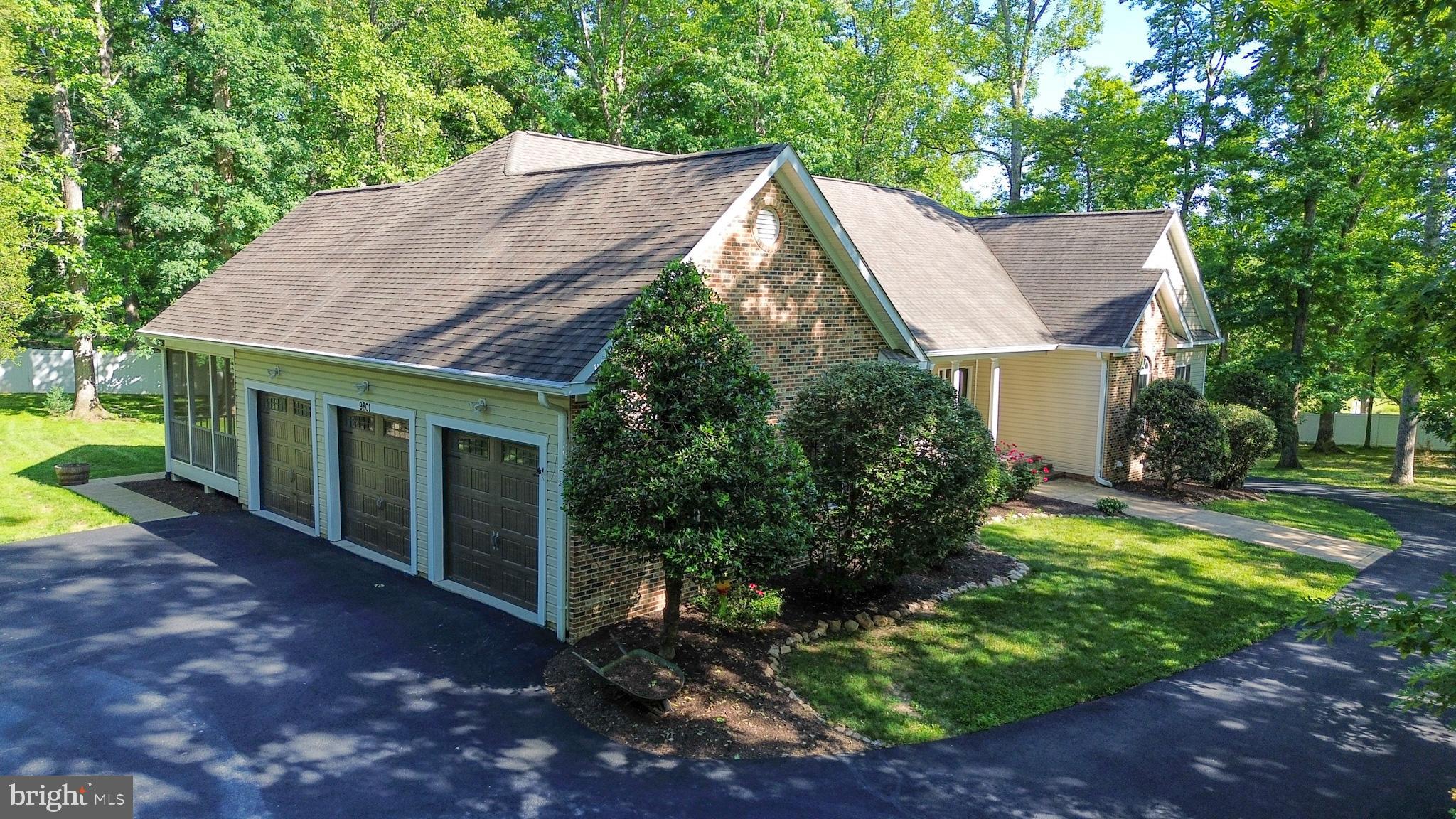 9801 CHEROKEE LANE