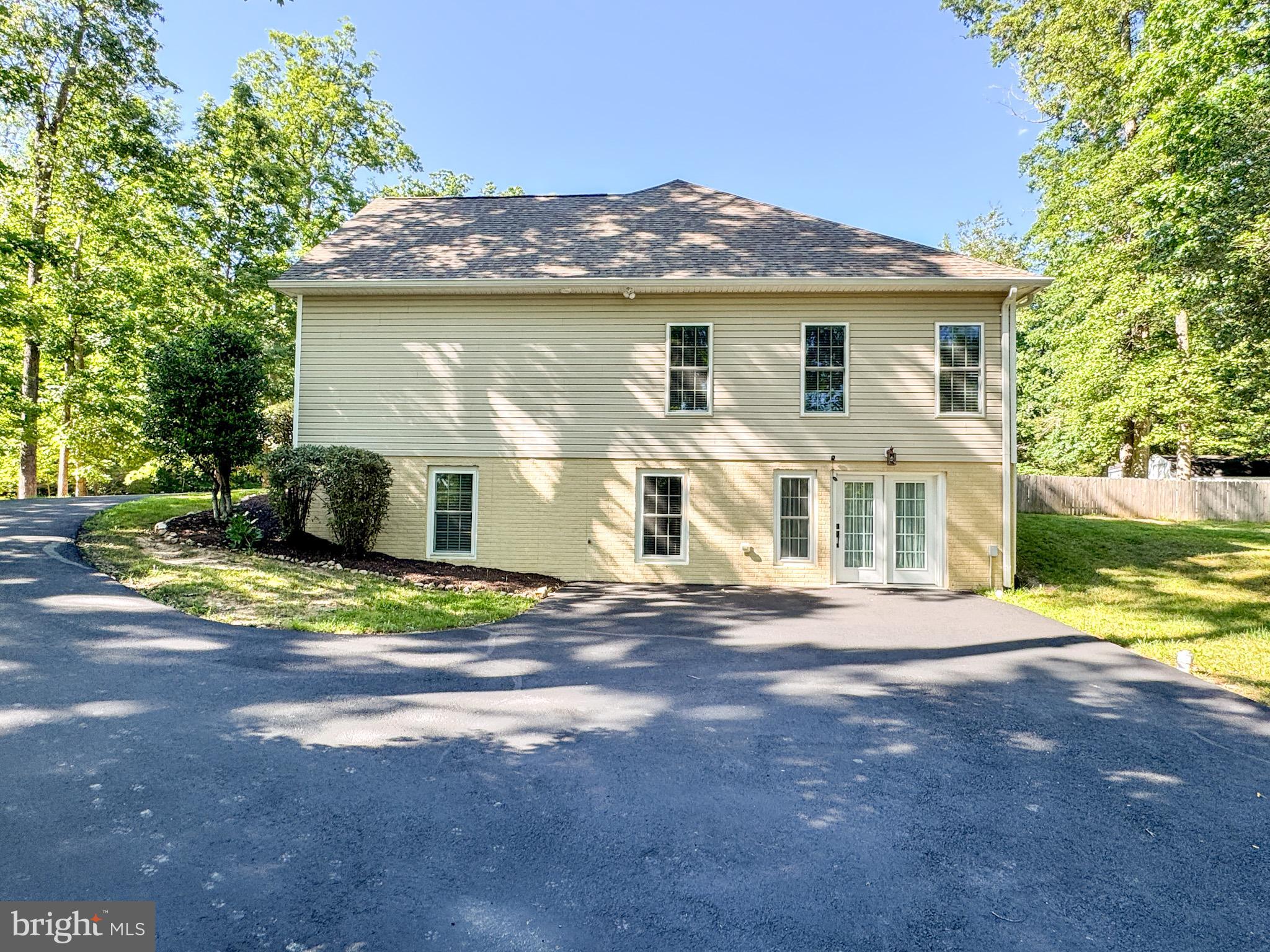 9801 CHEROKEE LANE