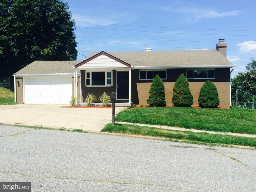 Beautiful 2 level home with lots of backyard space and a relaxing sun room. Everything has been renovated, modern style kitchen and spacious living area. Beautiful completely rebuilt pool in backyard.Back in the market....Inspection ready.....seller is looking for quick settlement