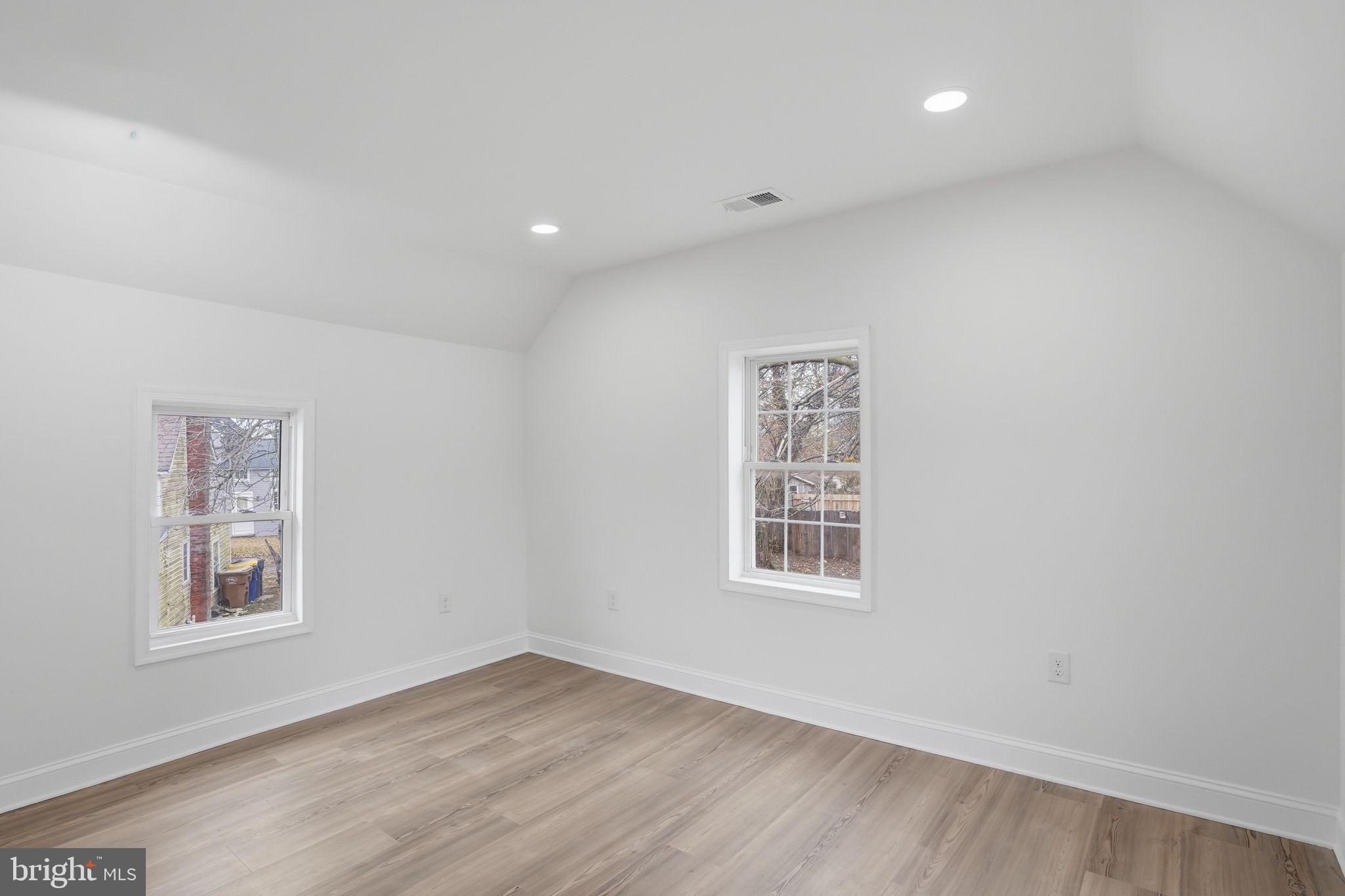 MILFORD - Residential