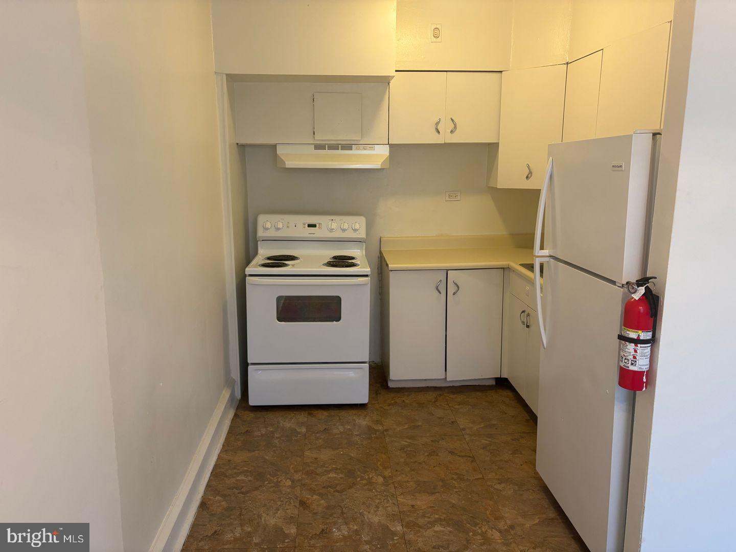 260 N WYCOMBE AVE 204