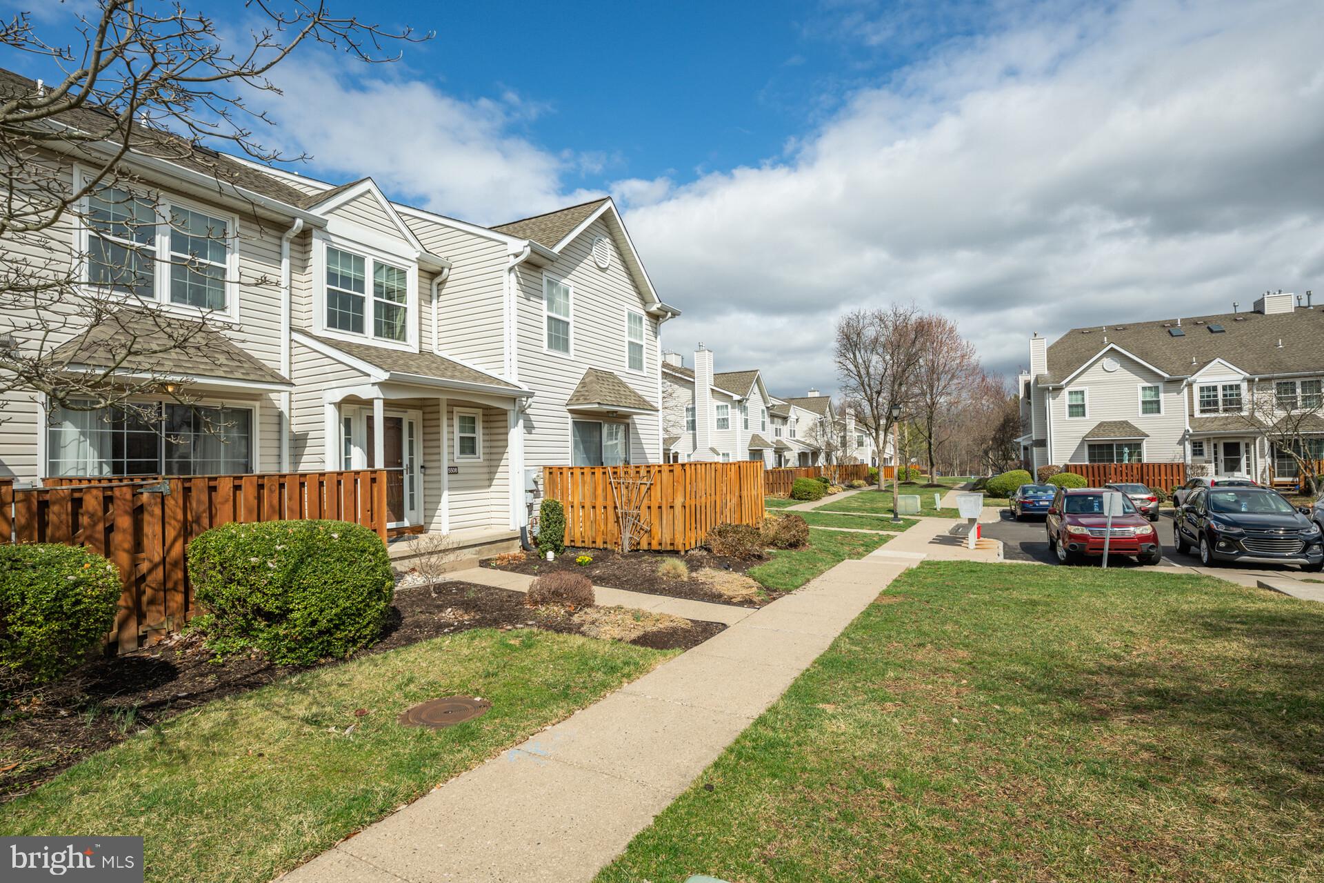 MAKEFIELD GLEN - Residential