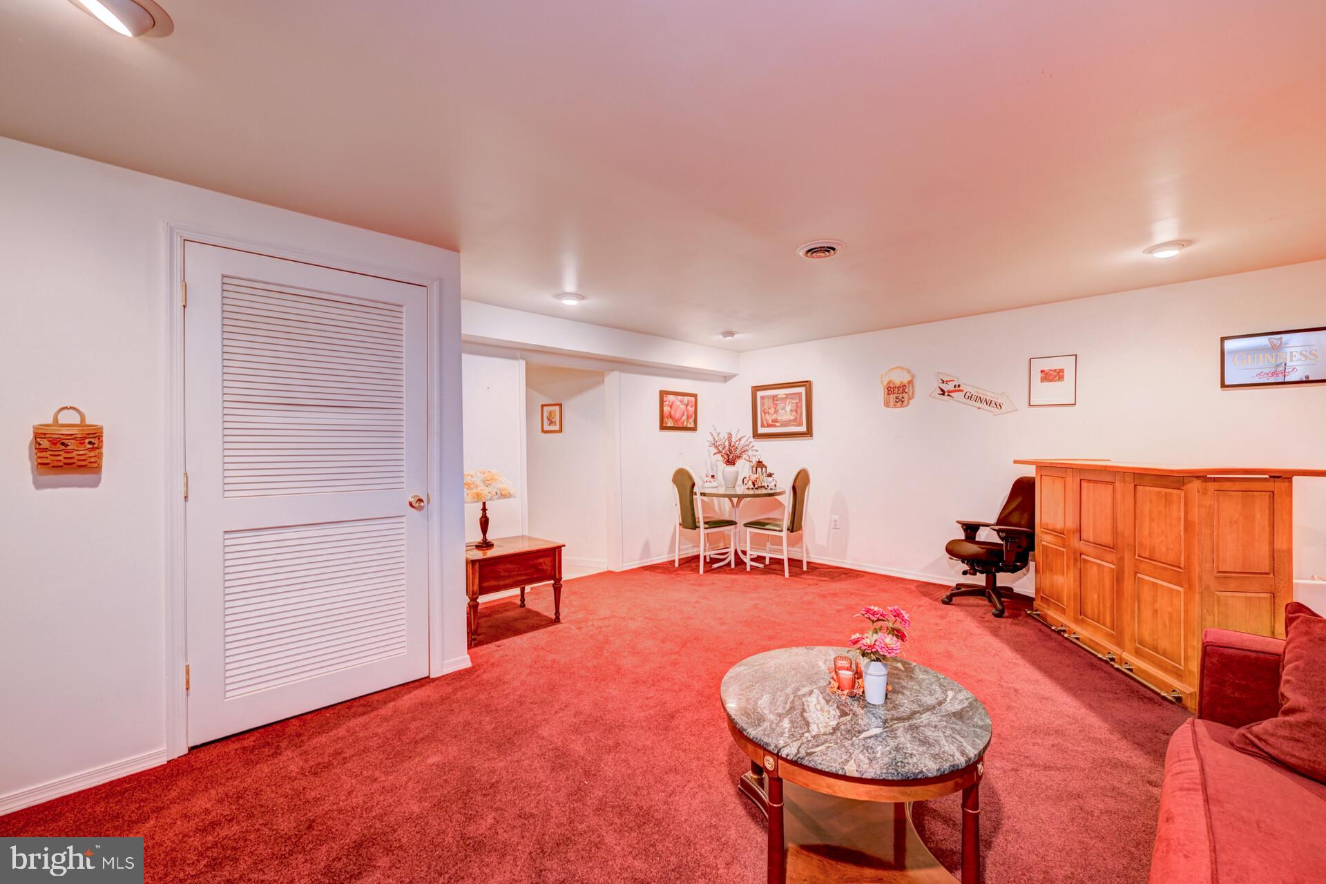 MAKEFIELD GLEN - Residential