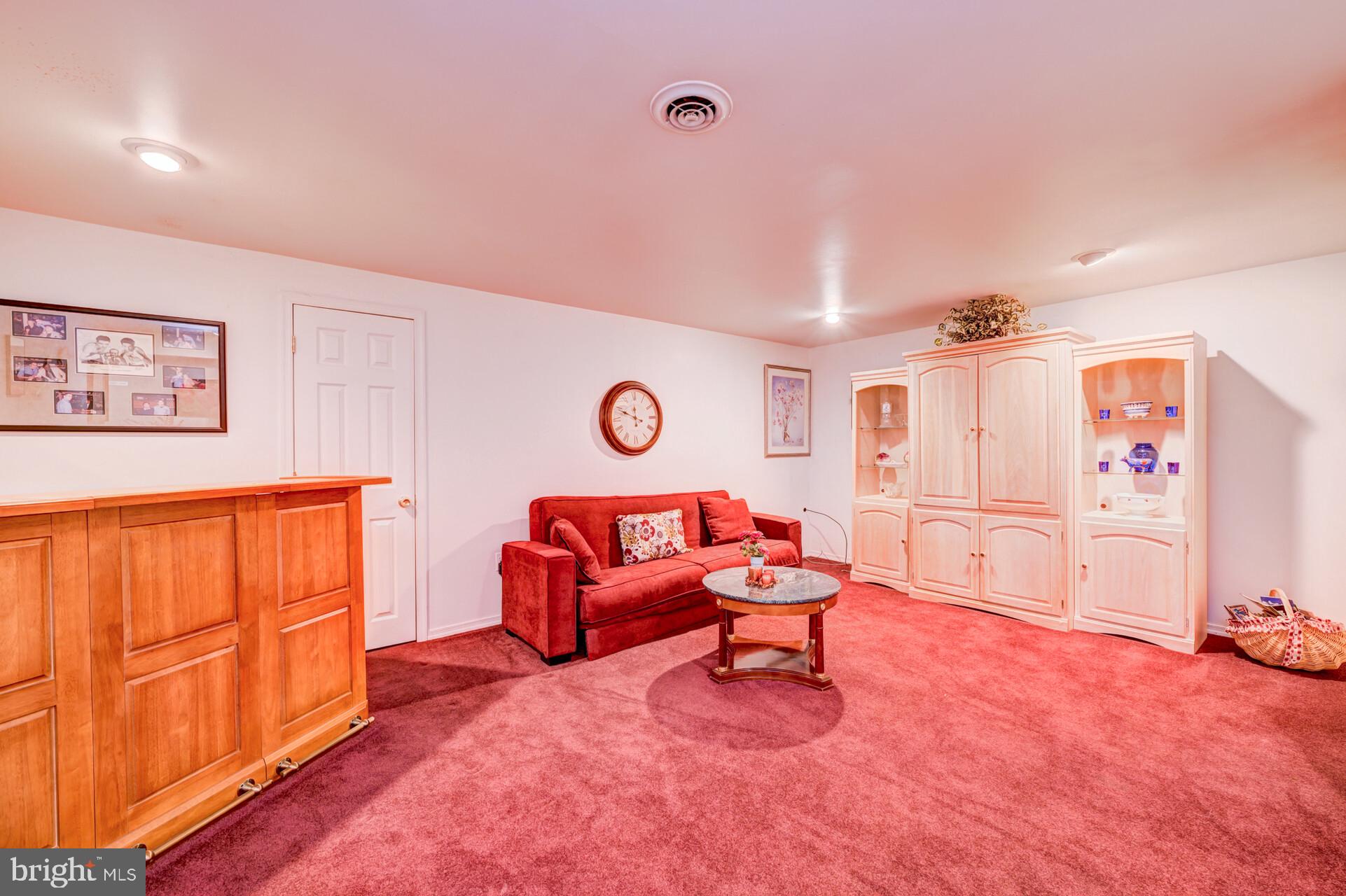 MAKEFIELD GLEN - Residential