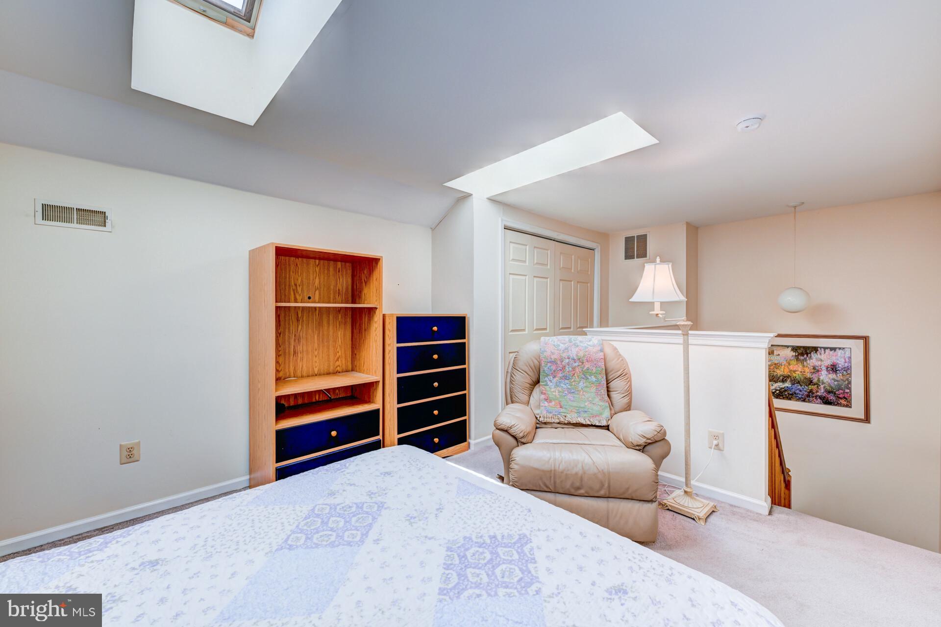 MAKEFIELD GLEN - Residential