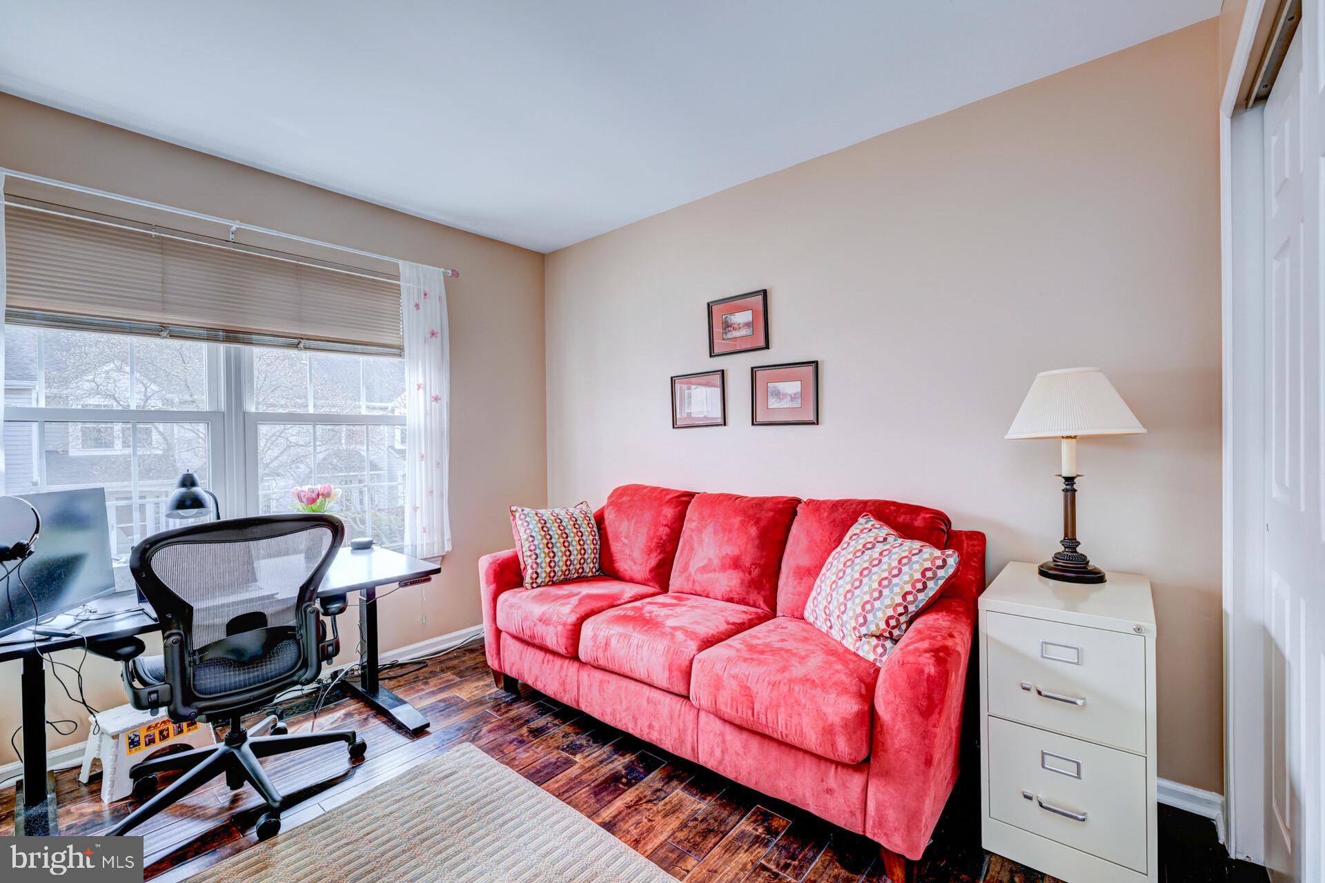 MAKEFIELD GLEN - Residential