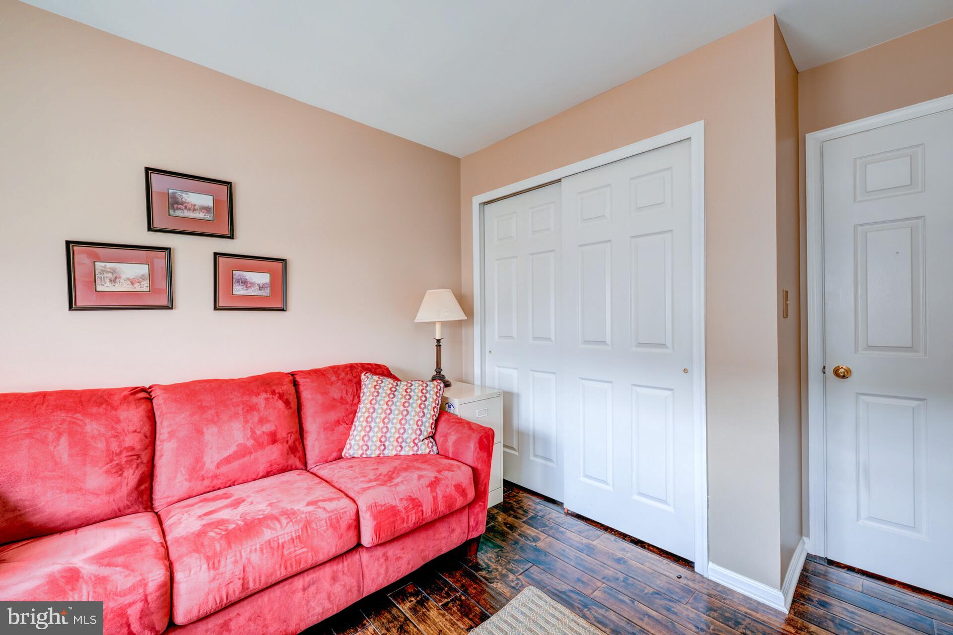 MAKEFIELD GLEN - Residential