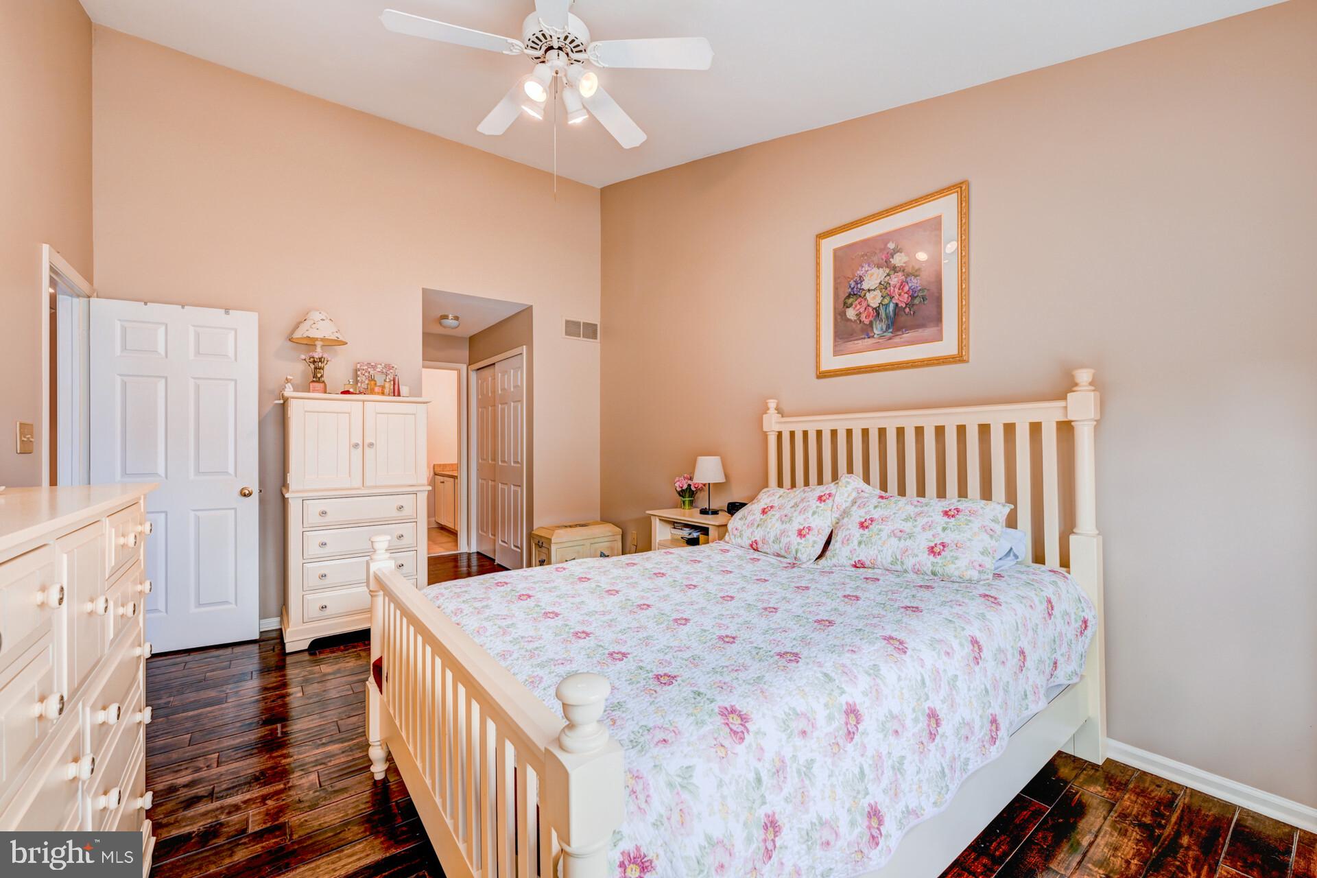 MAKEFIELD GLEN - Residential